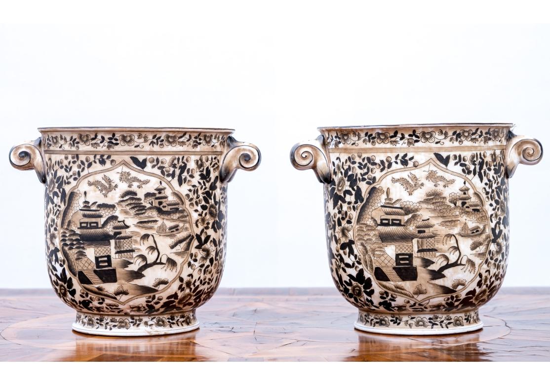 Pair Of Decorative Chinese Porcelain Cache Pots For Sale 3
