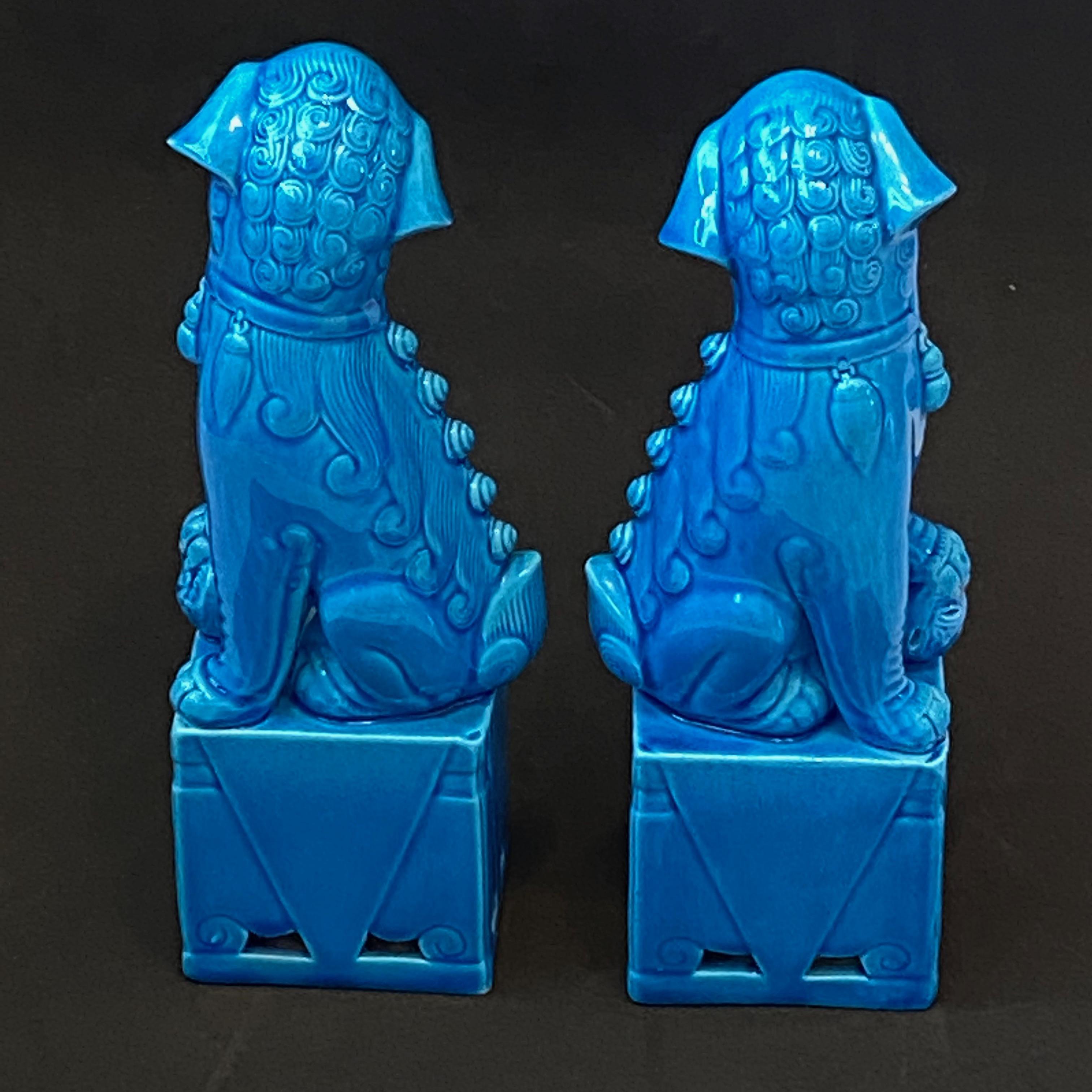 Hollywood Regency Pair of Decorative Chinese Turquoise Blue Medium Foo Dogs Sculptures, 1960s