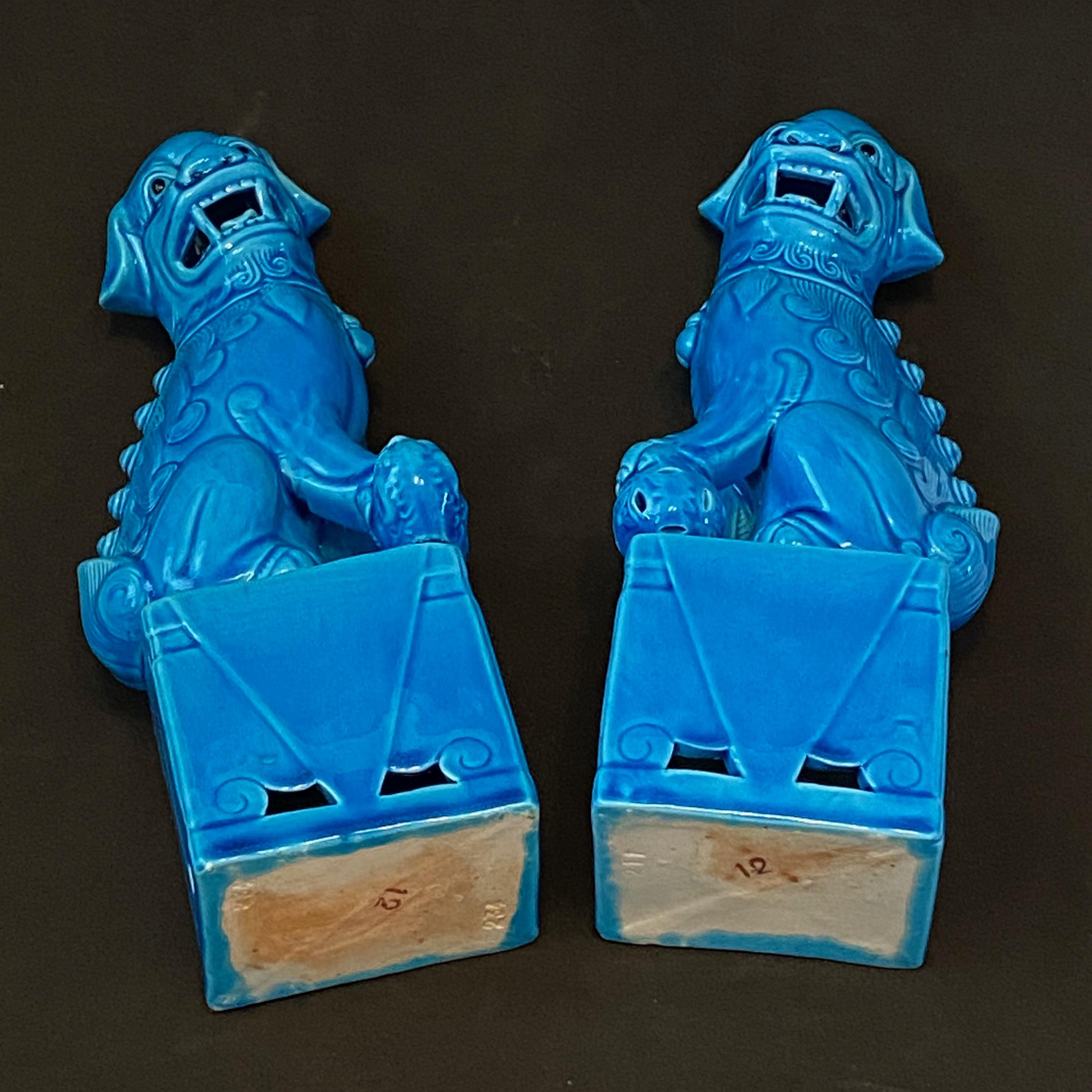 Mid-20th Century Pair of Decorative Chinese Turquoise Blue Medium Foo Dogs Sculptures, 1960s