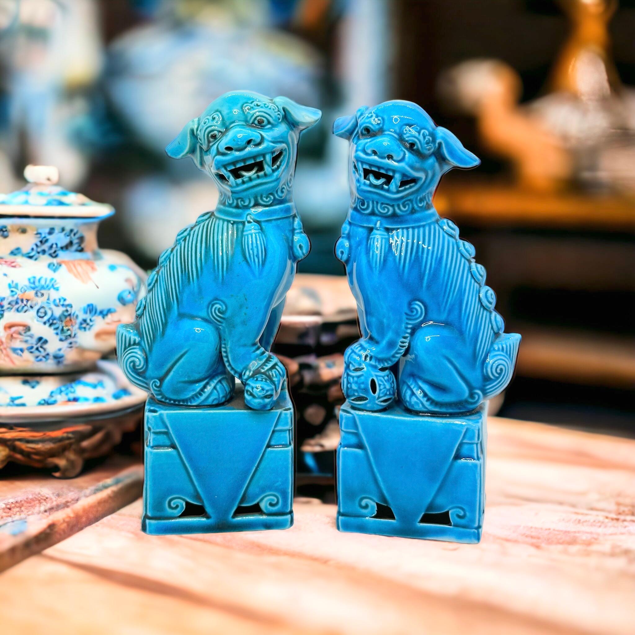 Hollywood Regency Pair of Decorative Chinese Turquoise Blue Medium Foo Dogs Sculptures, 1960s For Sale