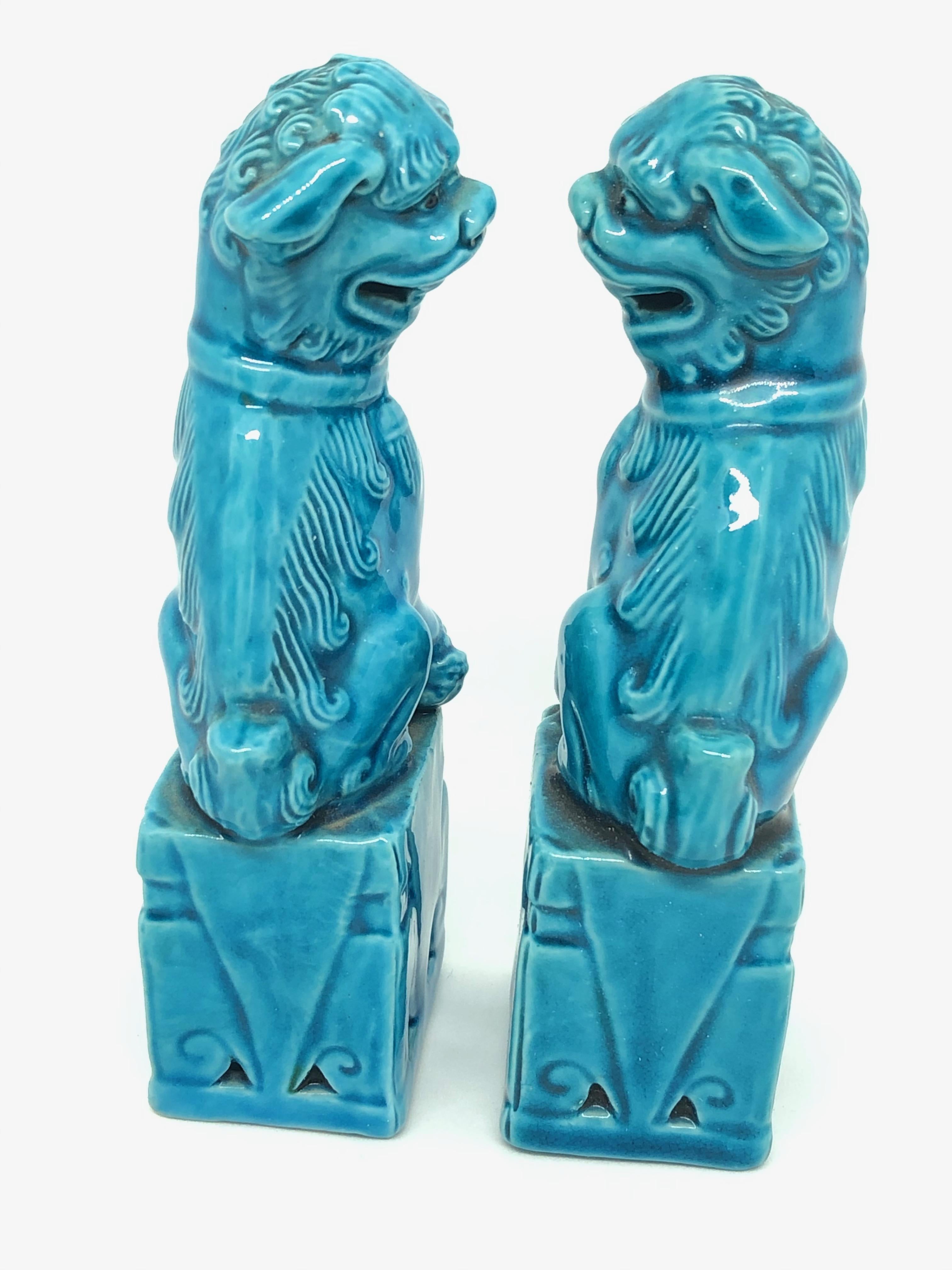 Pair of Decorative Chinese Turquoise Blue Mini Foo Dogs Sculptures In Good Condition In Nuernberg, DE