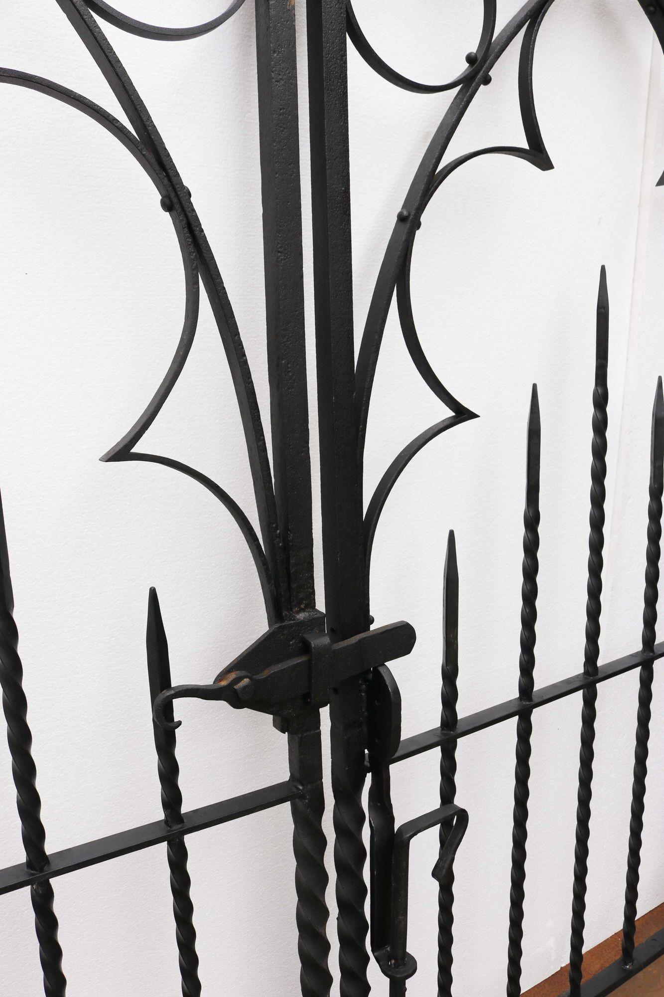 Pair of Decorative Driveway Gates In Good Condition For Sale In Wormelow, Herefordshire