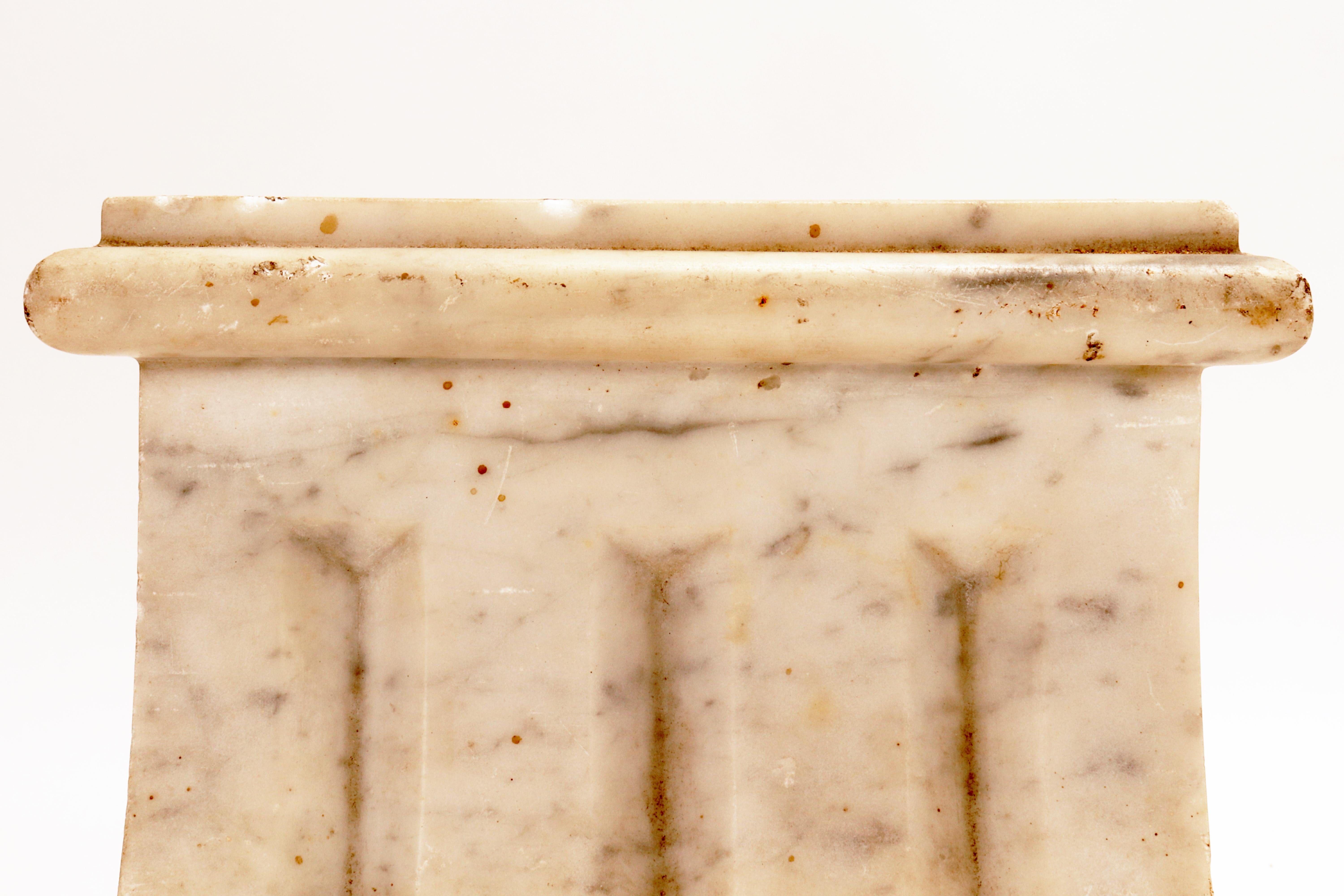 Pair of decorative elements, white veined marble, Italy 1850. For Sale 5