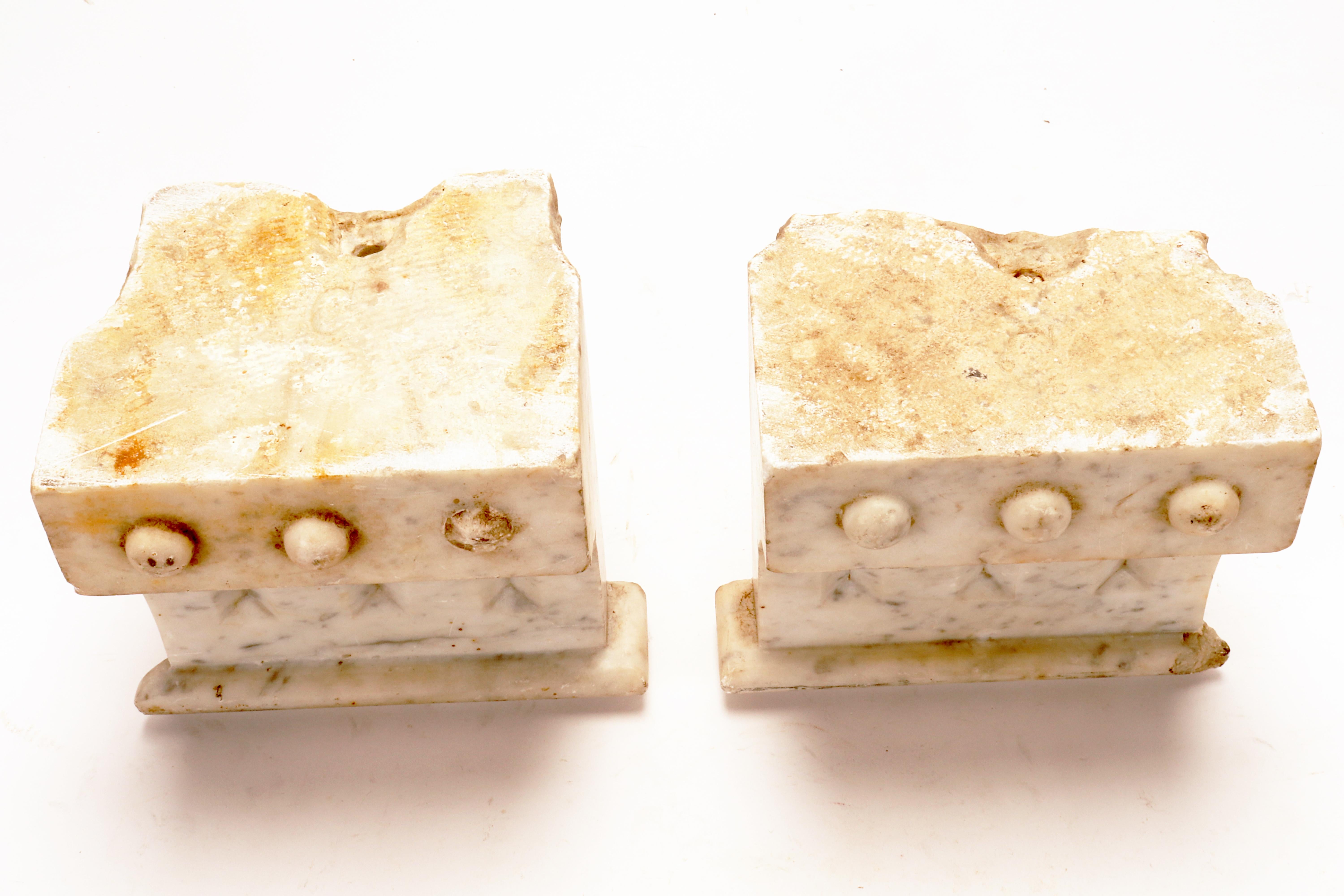 Marble Pair of decorative elements, white veined marble, Italy 1850. For Sale
