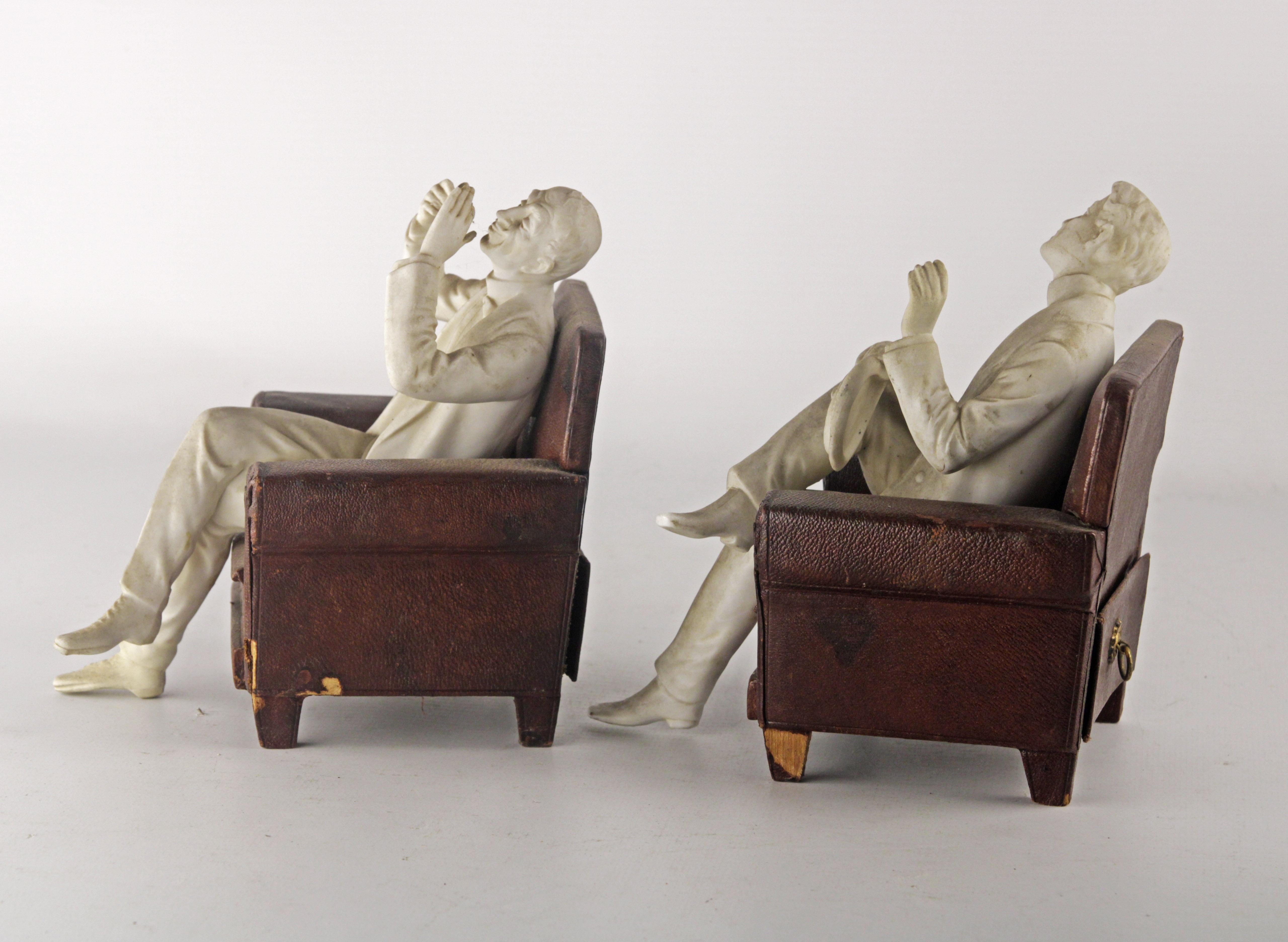 French Pair of 20th Century Decorative Biscuit Porcelain Sculptures with Jewelry Boxes For Sale