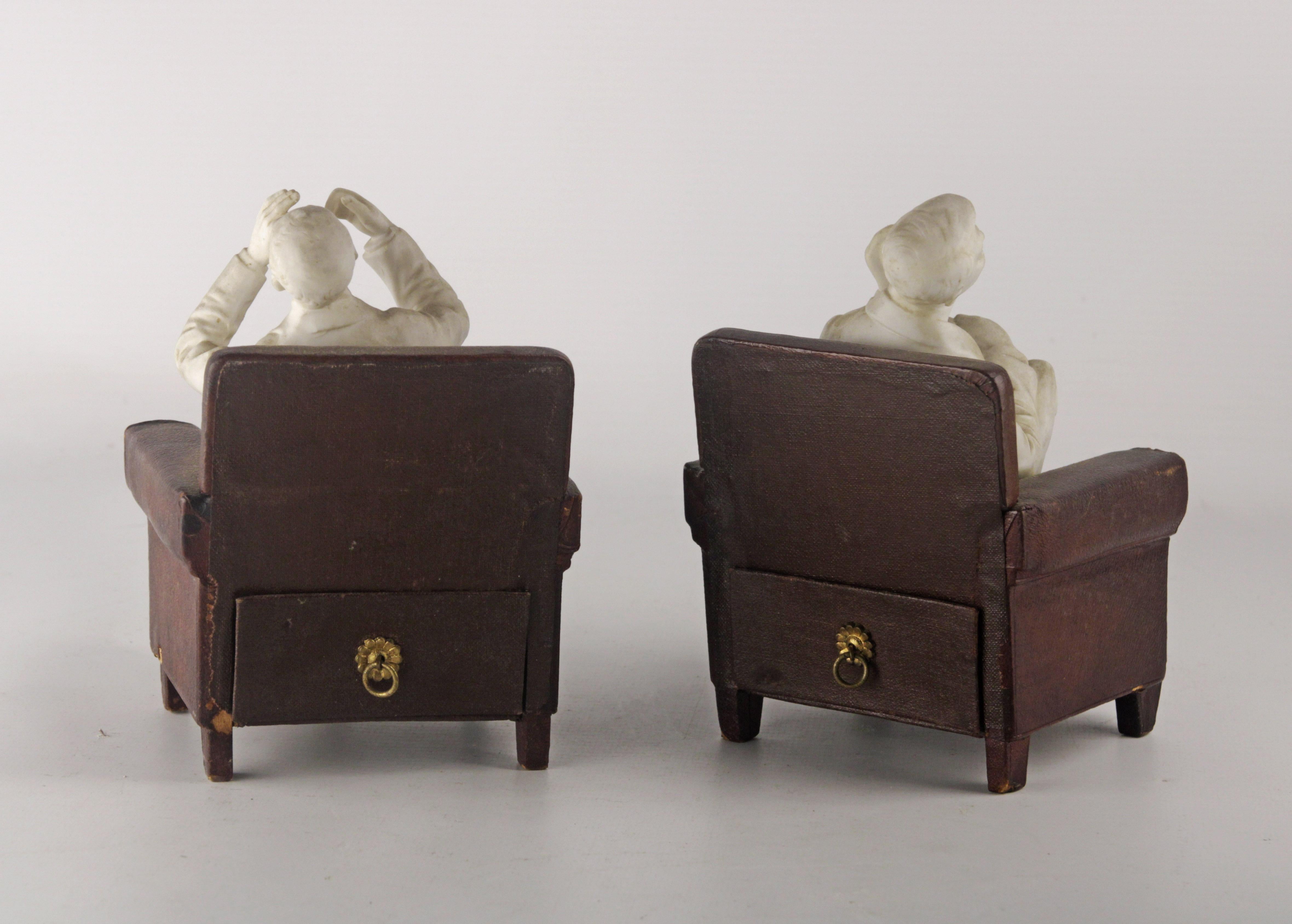 Molded Pair of 20th Century Decorative Biscuit Porcelain Sculptures with Jewelry Boxes For Sale