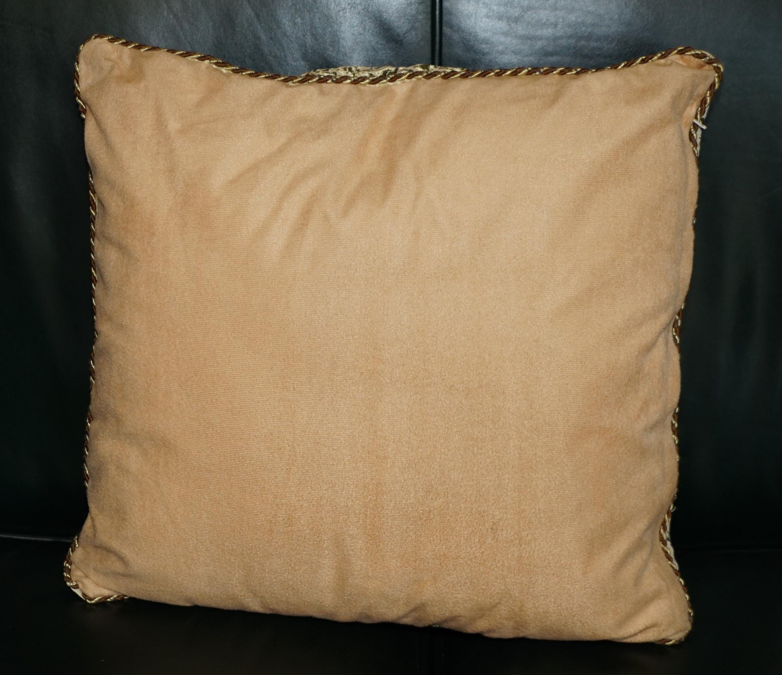 COPPIA DI CUSCINI DI DIVANO FLOREALI PIEGATI DECORATIVI CON CUSCINO EMBROIDERATO in vendita 3