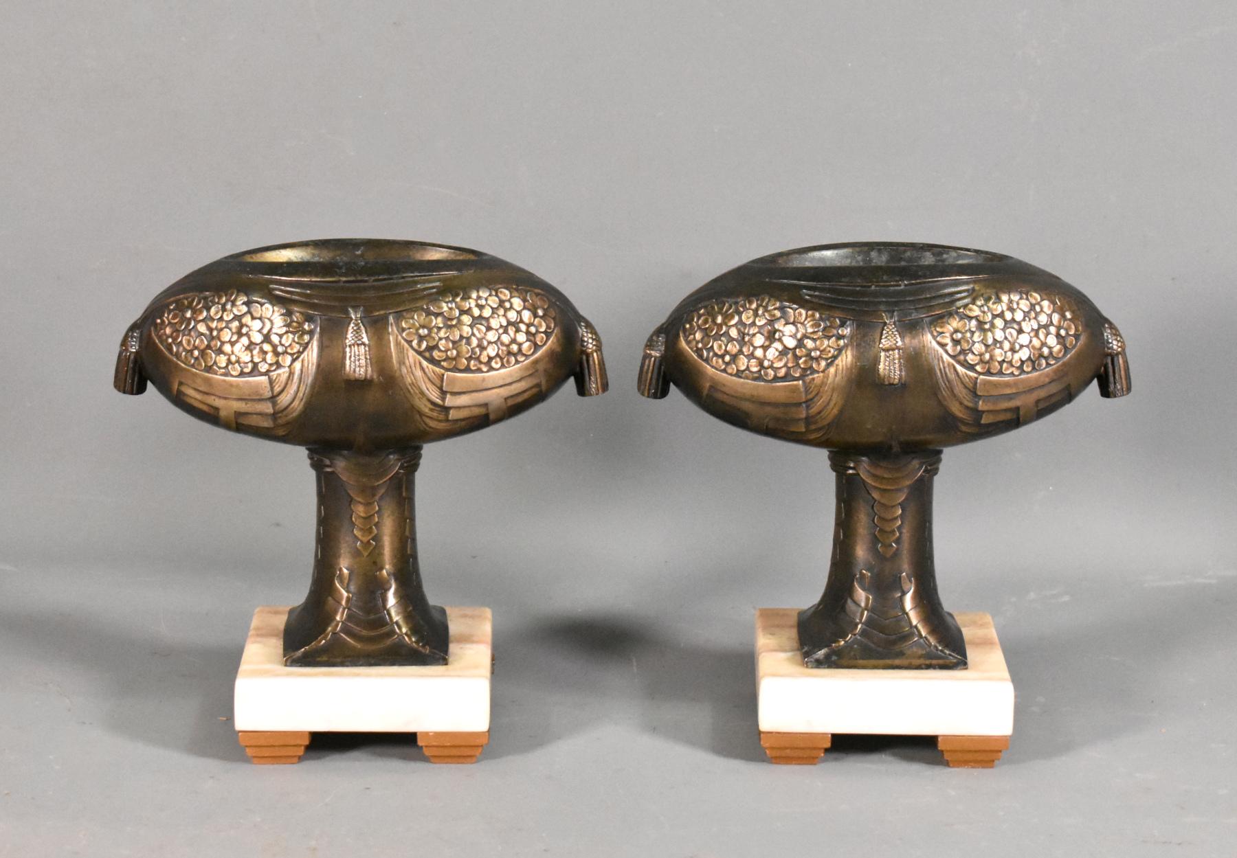 Pair of Decorative French Art Deco Garniture In Good Condition For Sale In SAINTE-COLOMBE, FR