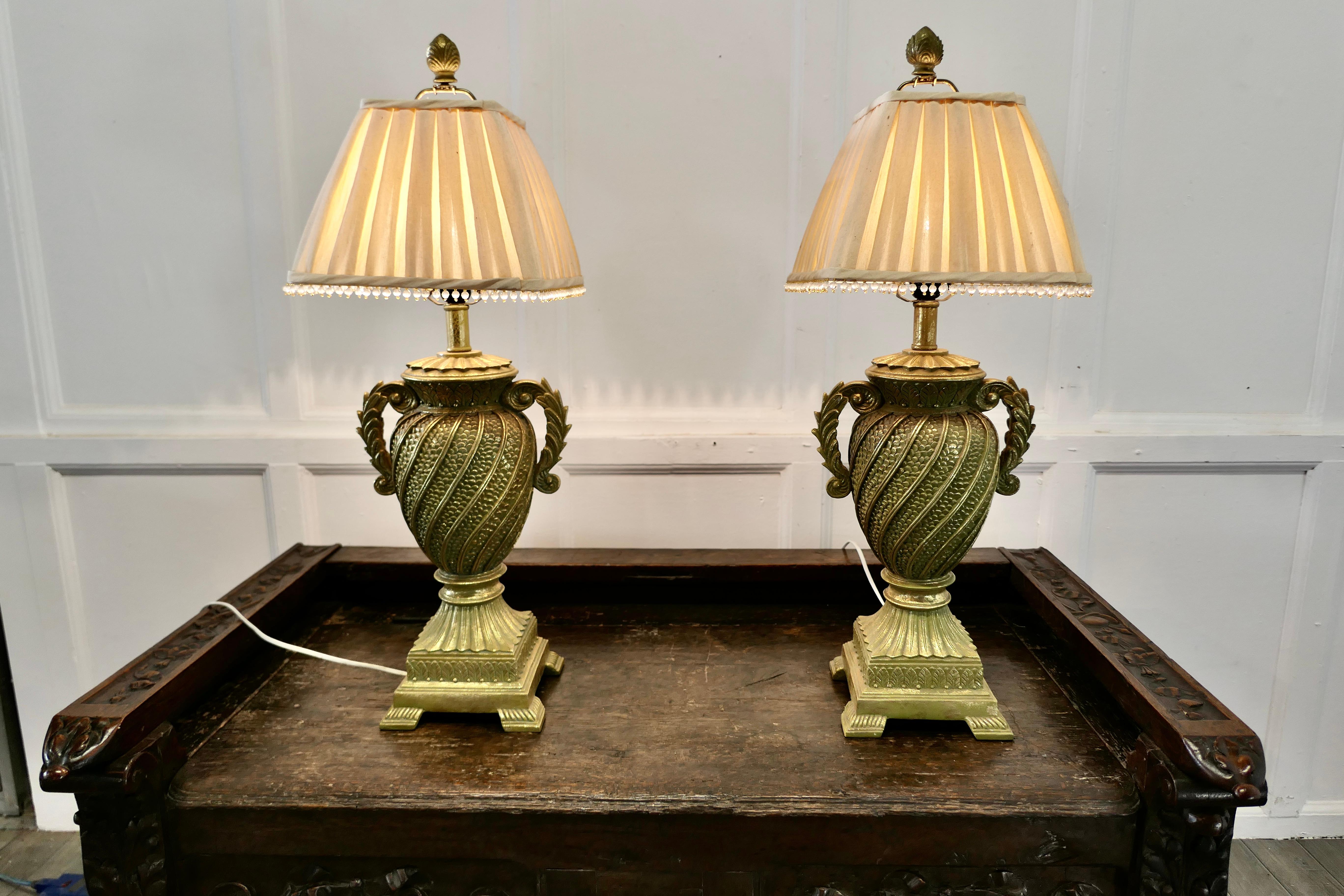 Pair of Decorative French Art Deco Table Lamps     In Good Condition For Sale In Chillerton, Isle of Wight