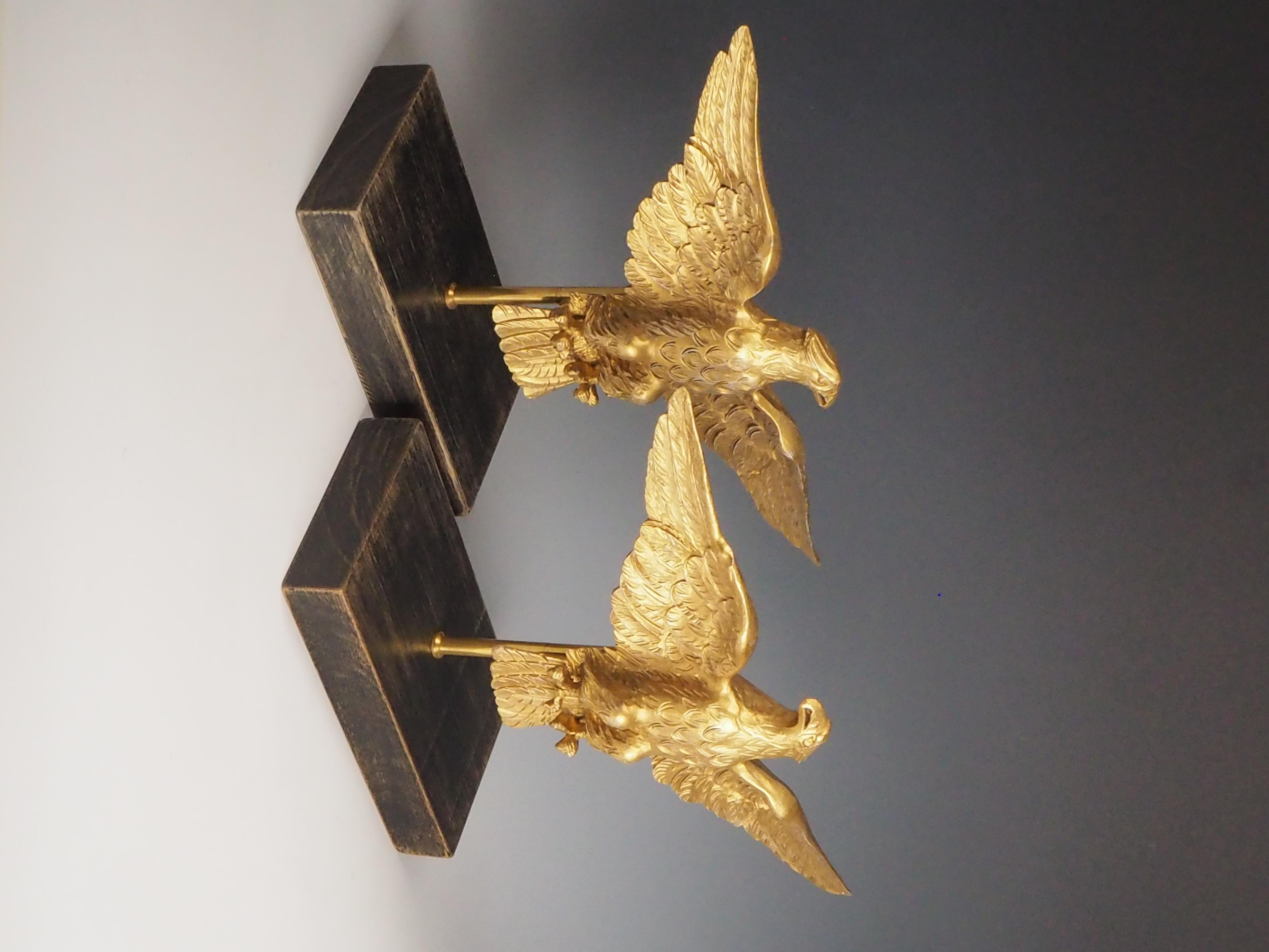 Pair of Decorative Gilt Eagle Stands – Classic American Symbolism Meets Timeless Decor
Make a bold design statement with this exceptional pair of carved gilt eagle stands, expertly crafted to bring drama, elegance, and symbolic richness into your