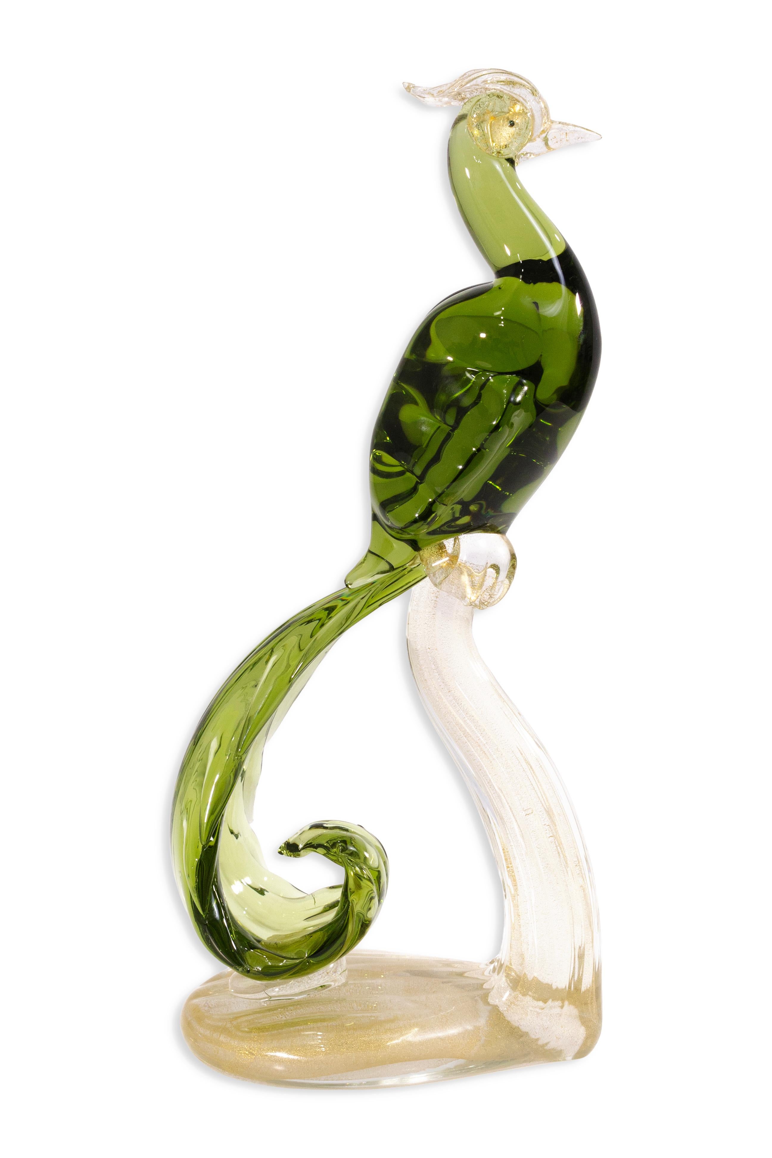 italien Paire de sculptures décoratives en verre de Murano vert et or représentant des oiseaux de paradis en vente