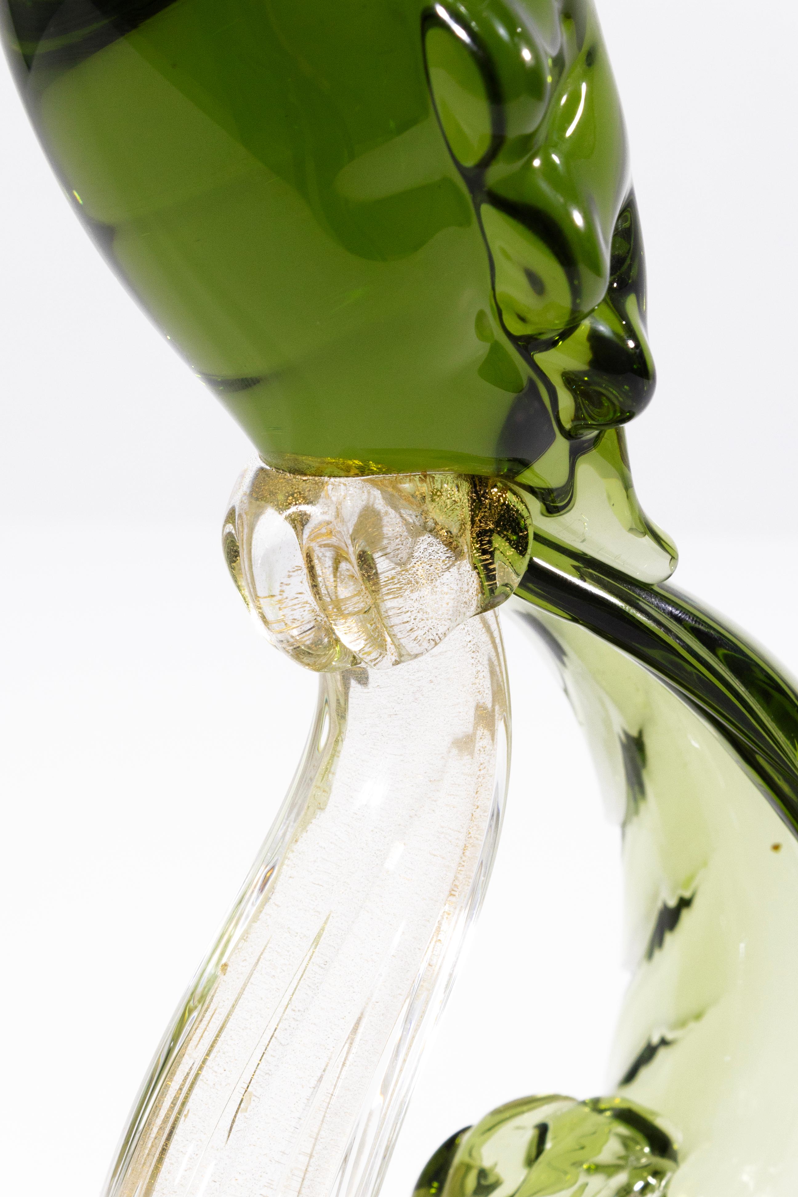 Paire de sculptures décoratives en verre de Murano vert et or représentant des oiseaux de paradis en vente 1