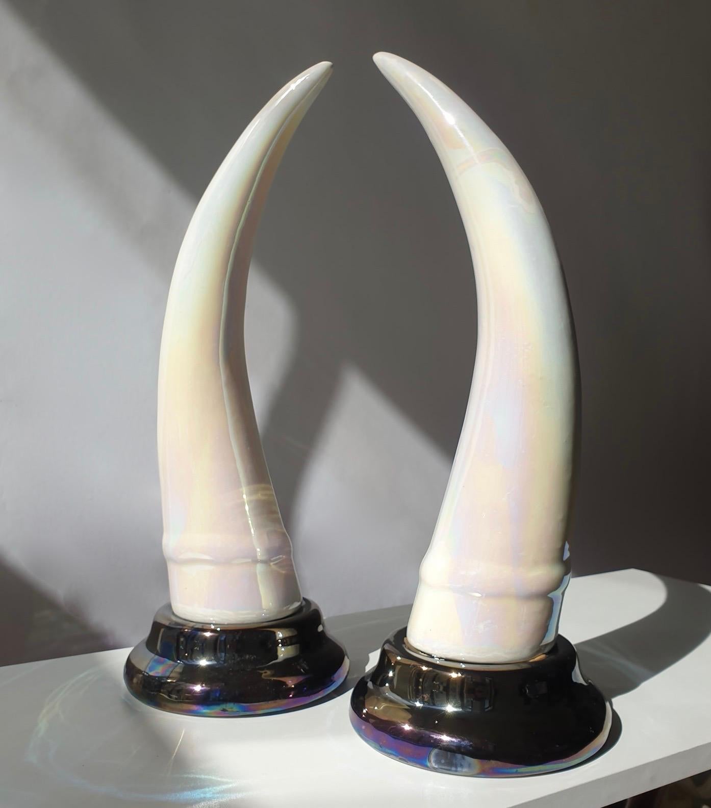Elegant pair of 'Elephant Tusk' horn, made of iridescent ceramic, mounted on ceramic base.
Decorative ornaments for your desk, dresser or in front of your entrance hall mirror
Measures: Diameter 18 cm.
Height 50 cm.
