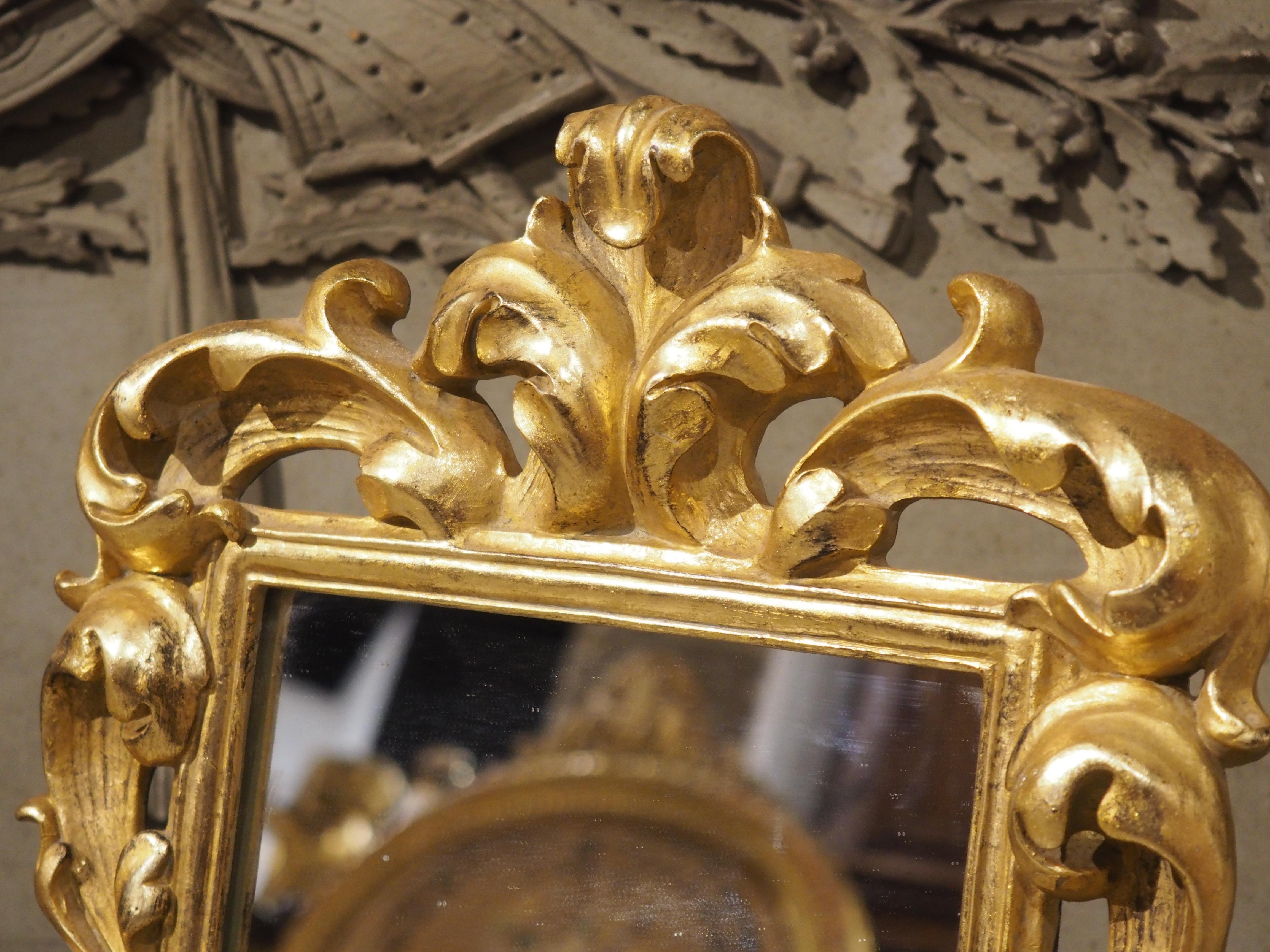 Coppia di specchi decorativi da tavolo o da parete in legno dorato italiano, XX secolo in vendita 2