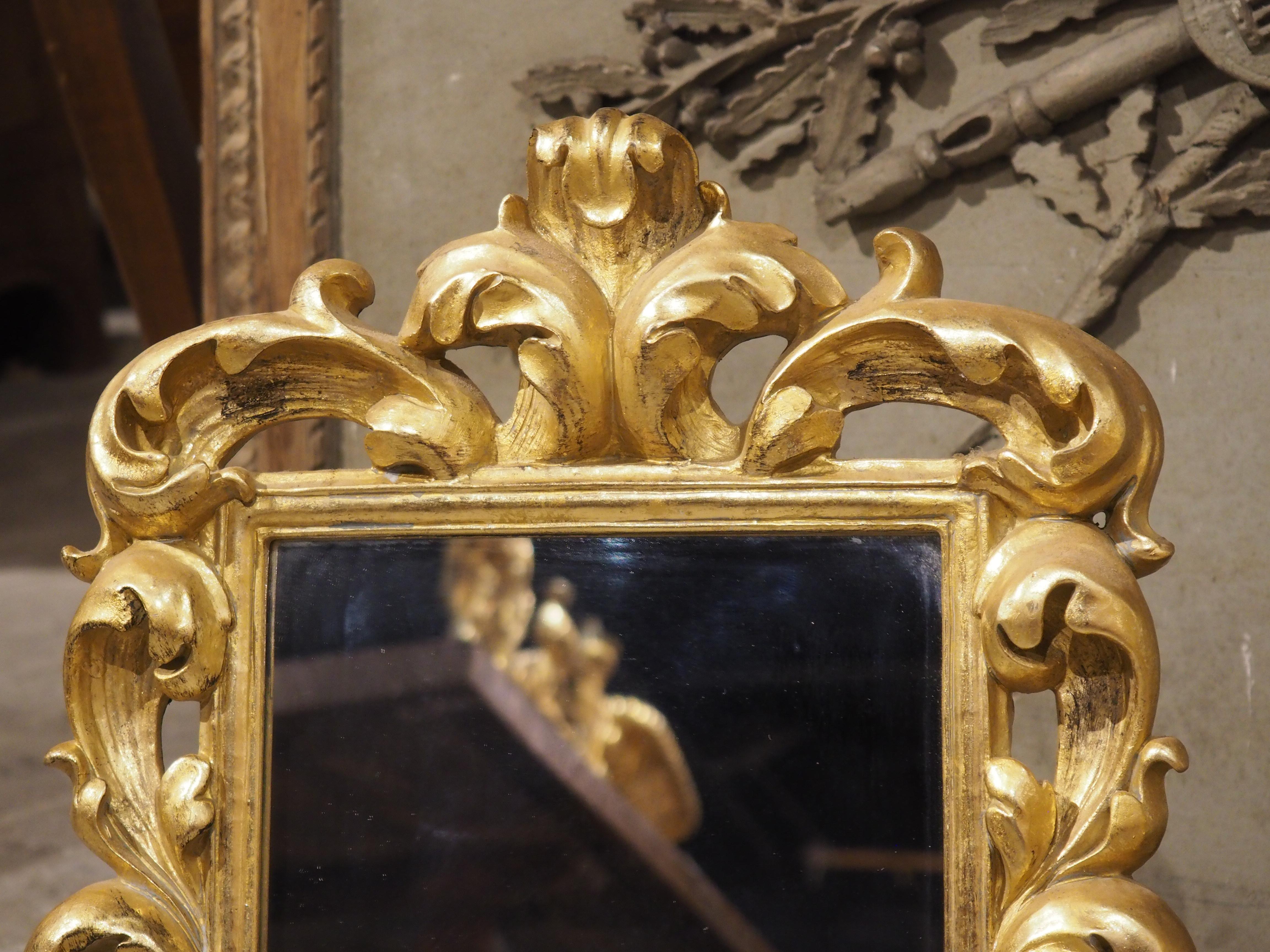 Coppia di specchi decorativi da tavolo o da parete in legno dorato italiano, XX secolo in vendita 3