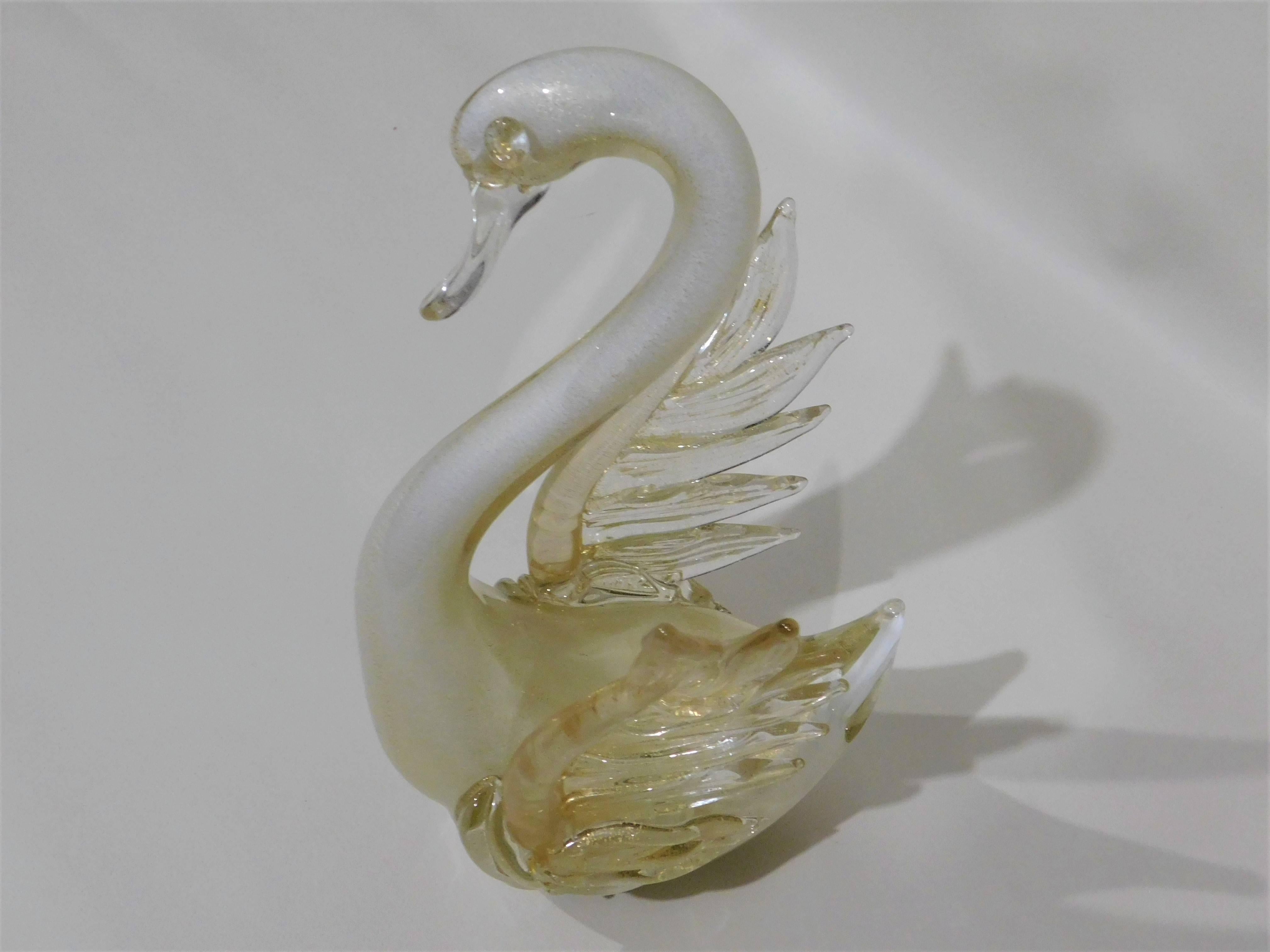 Pair of Decorative Murano Italian Art Glass Swans with Gold Flecks For Sale 2