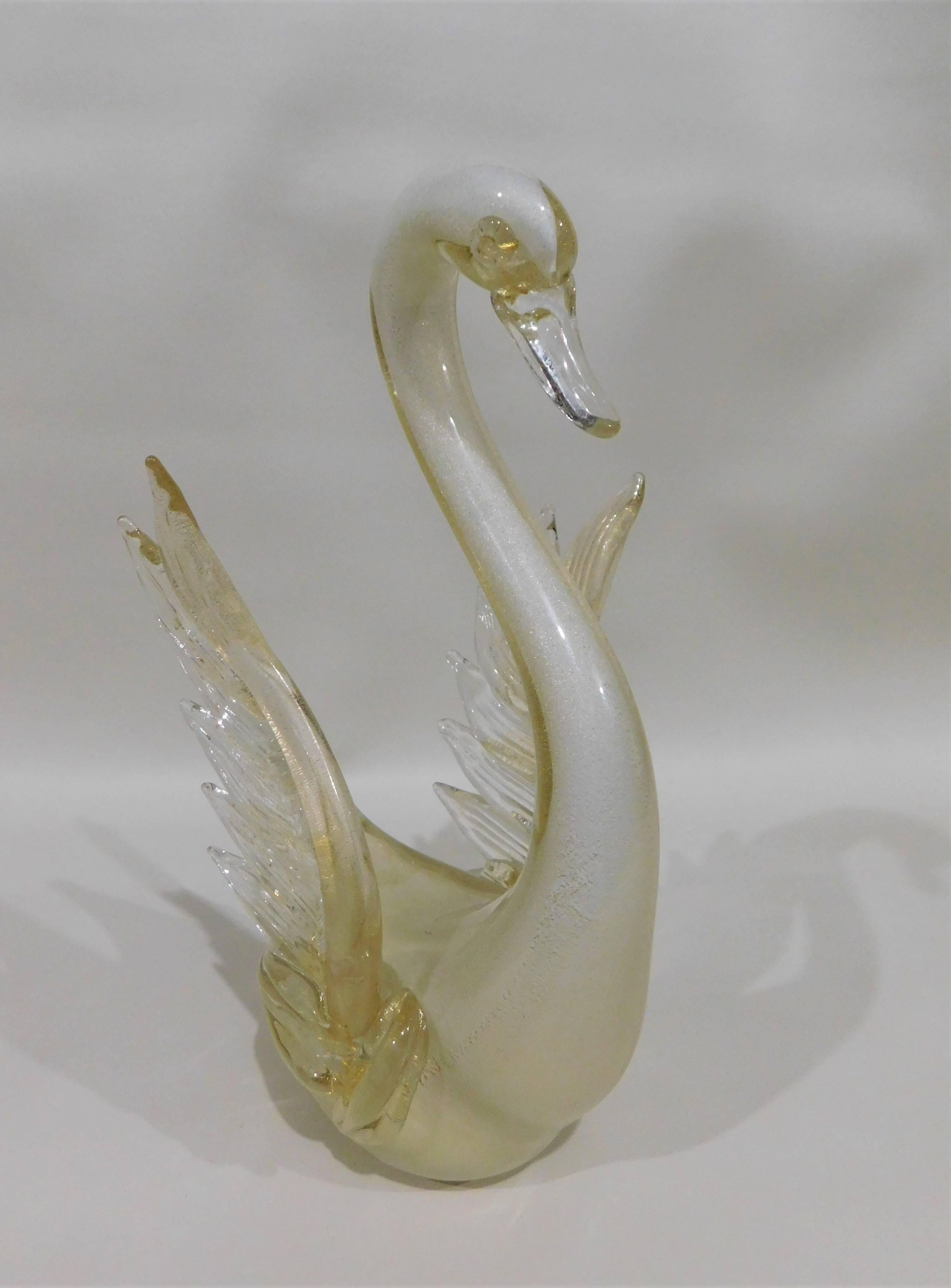 Pair of Decorative Murano Italian Art Glass Swans with Gold Flecks For Sale 1