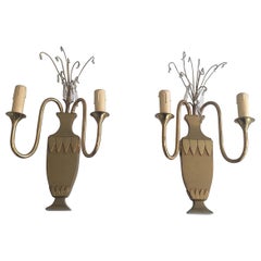 Paire d'appliques décoratives néoclassiques françaises en laiton et cristal, datant d'environ 1940