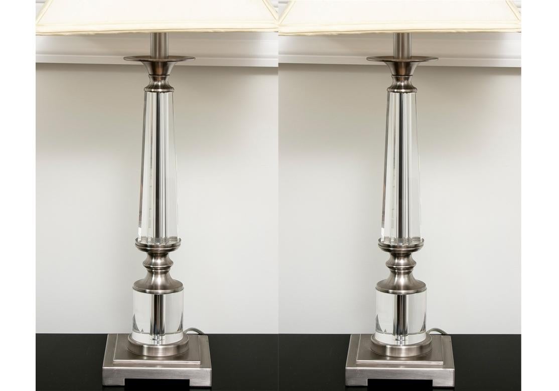 Coppia di decorazioni in stile Neoclassico  Lampade di vetro con paralumi in vendita 2