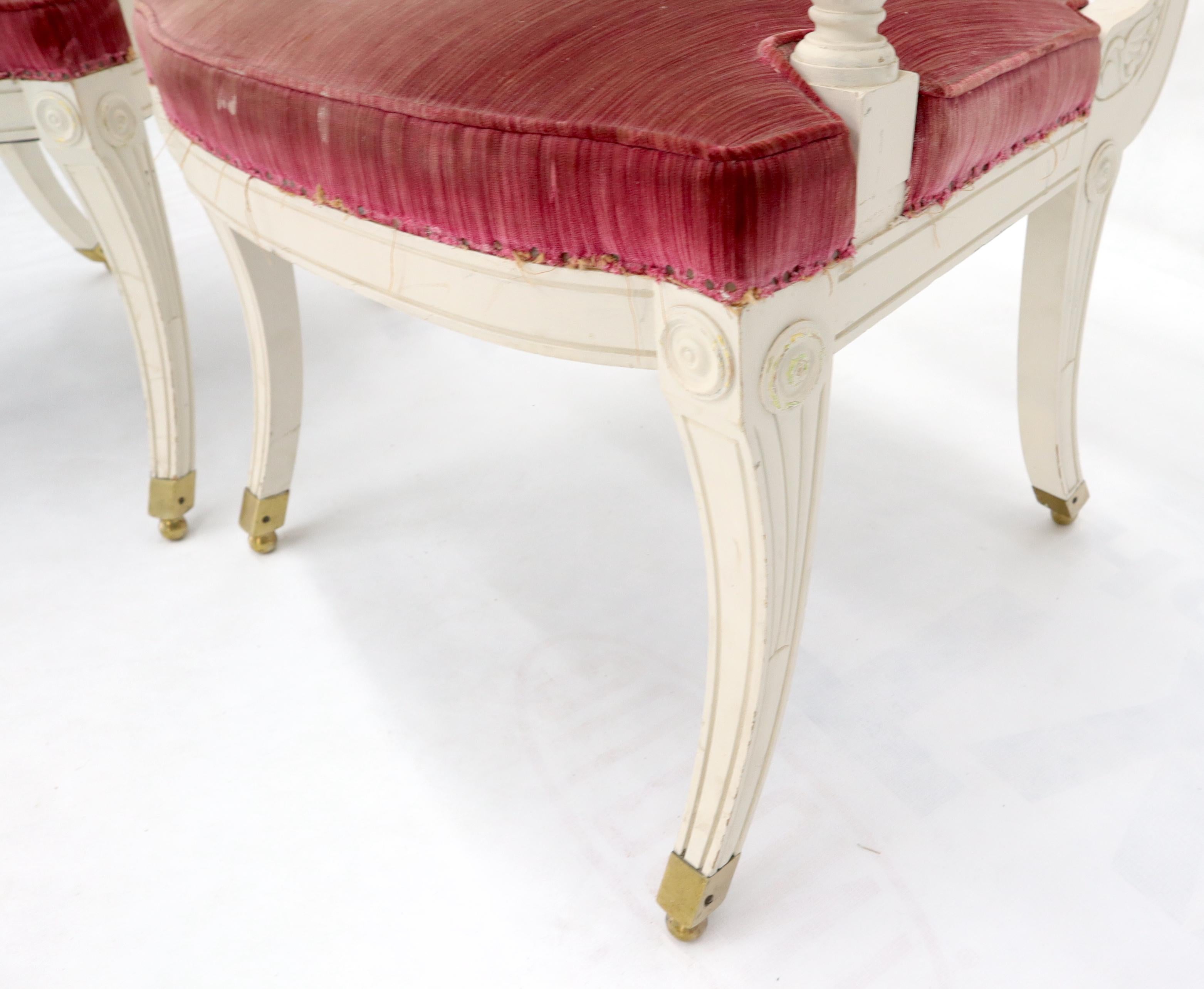 Dekorative Sessel im Regency-Stil auf Messingkugelfüßen, Paar (Hartholz) im Angebot