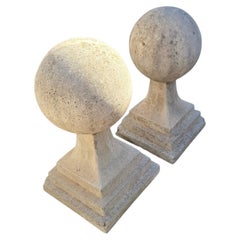 Lot de deux sphères décoratives en pierre pour le jardin