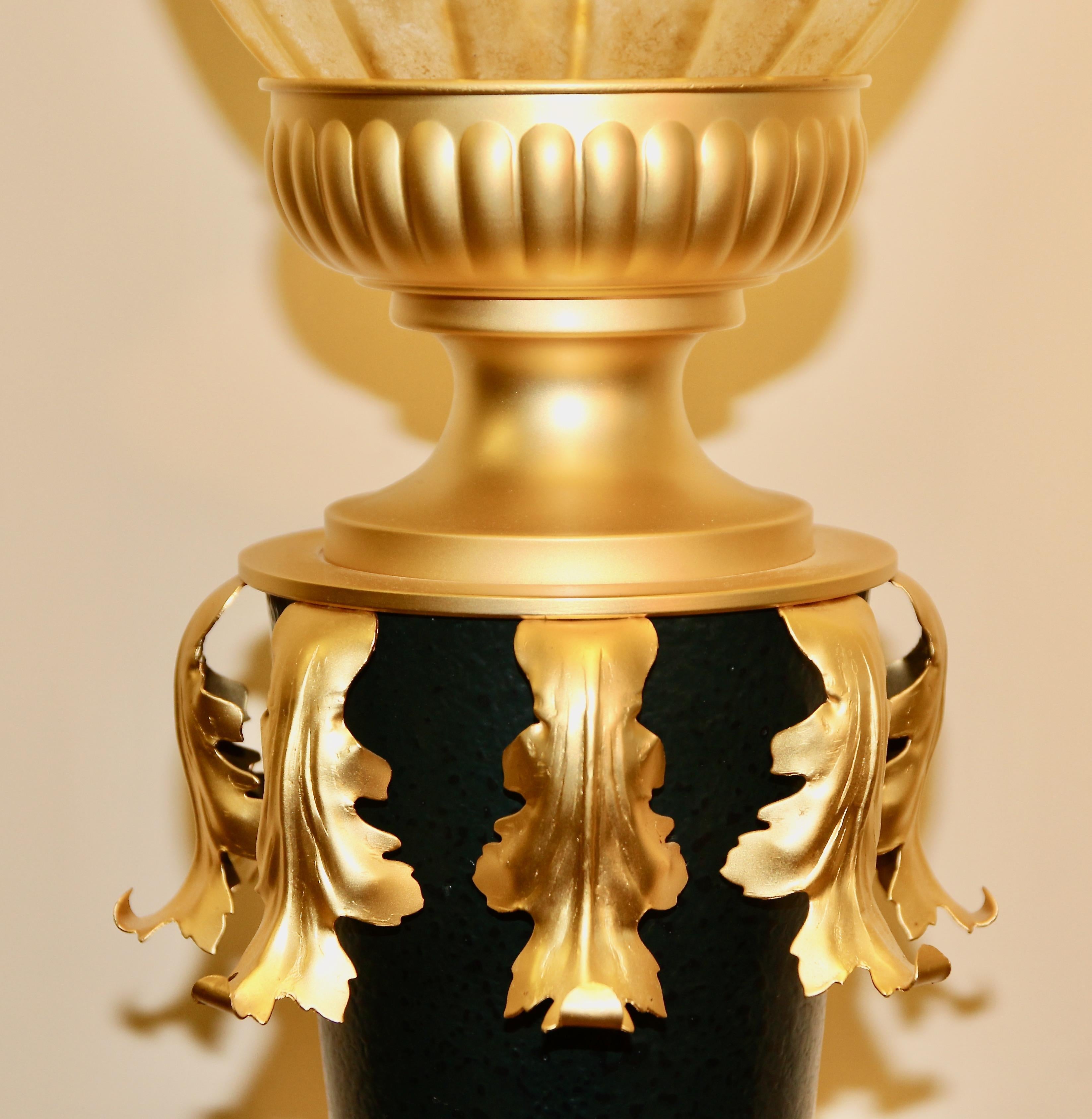 Paire de lampes décoratives:: de table:: de bureau:: 20ème siècle:: style antique État moyen - En vente à Berlin, DE