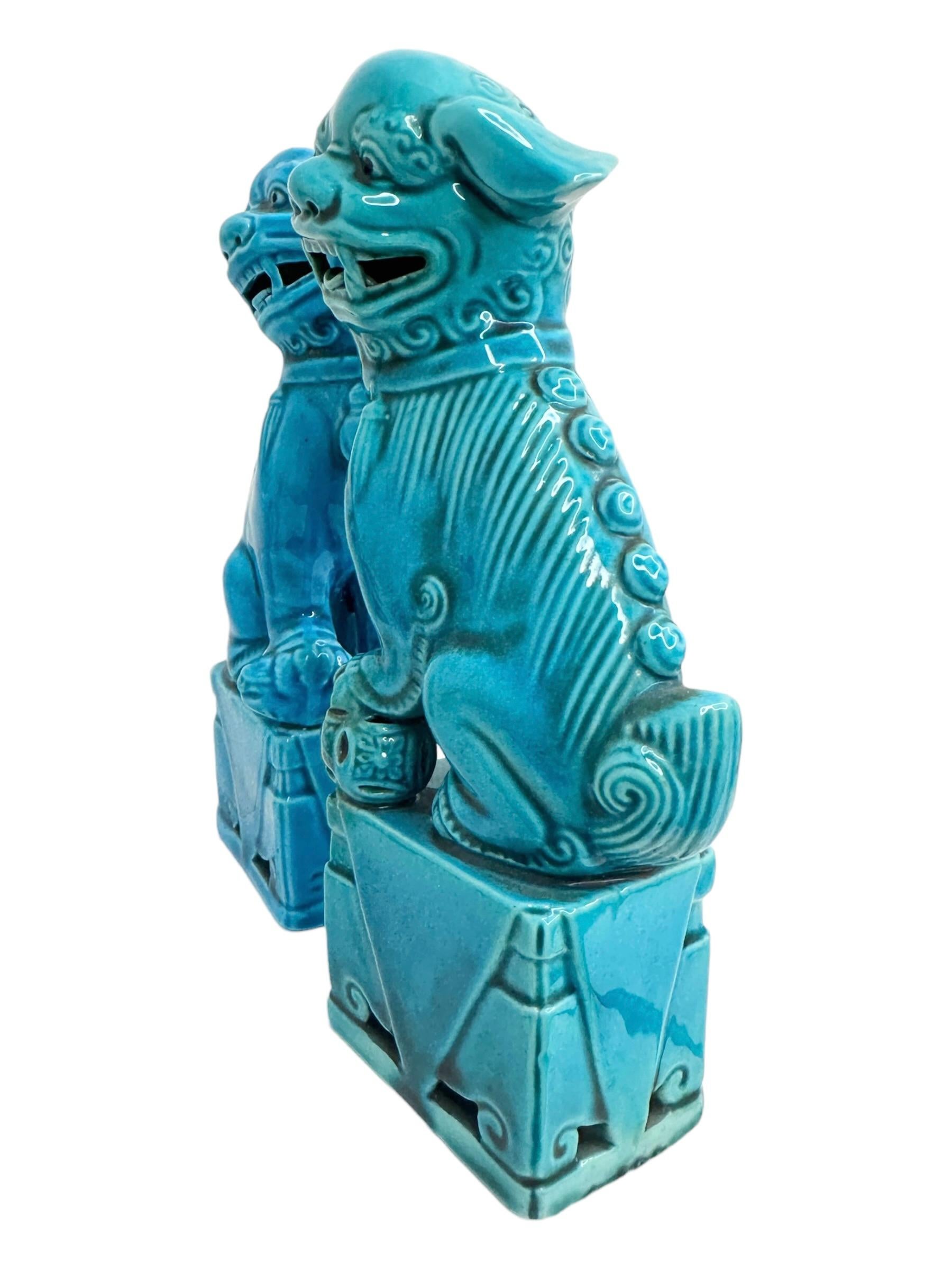 Pair of Decorative Turquoise Blue Foo Dogs Sculptures, Ceramic Statue In Good Condition For Sale In Nuernberg, DE