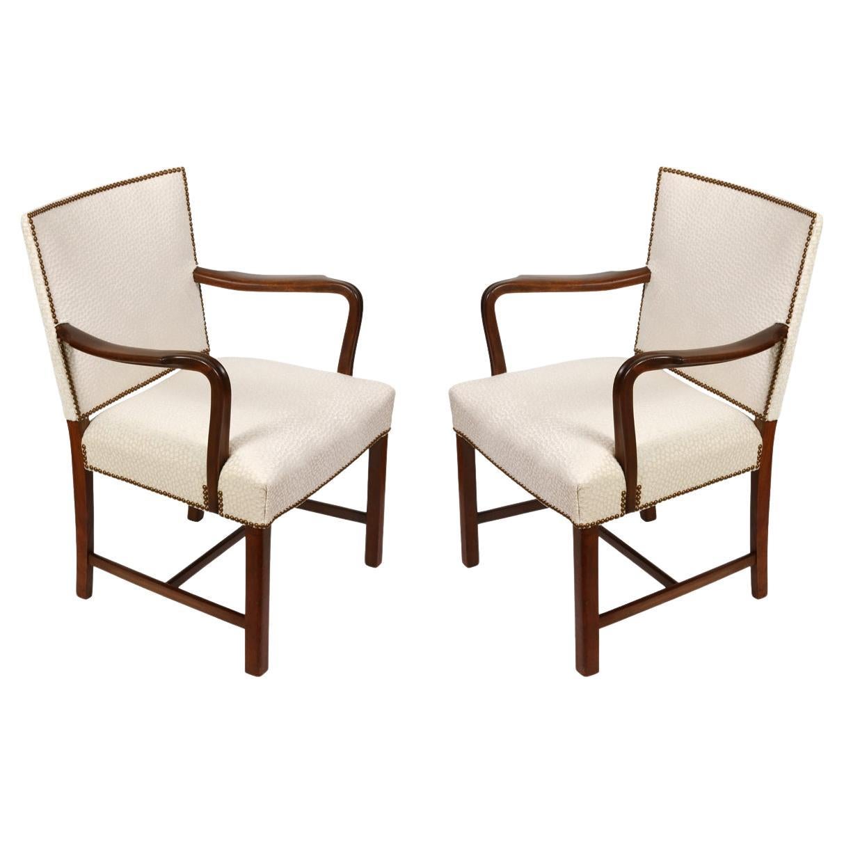 Coppia di poltrone Style Upholstering di Dedar color crema appena imbottite in vendita