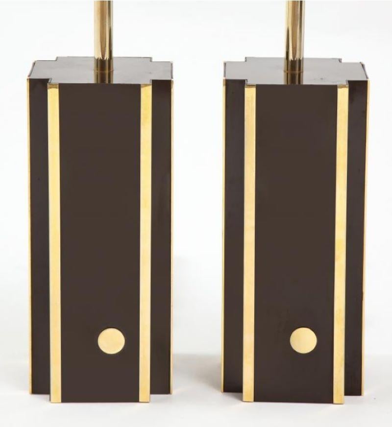 Late 20th Century Pair of Deep Brown Laminate Table Lamps with Brass Accents, French 1970s For Sale