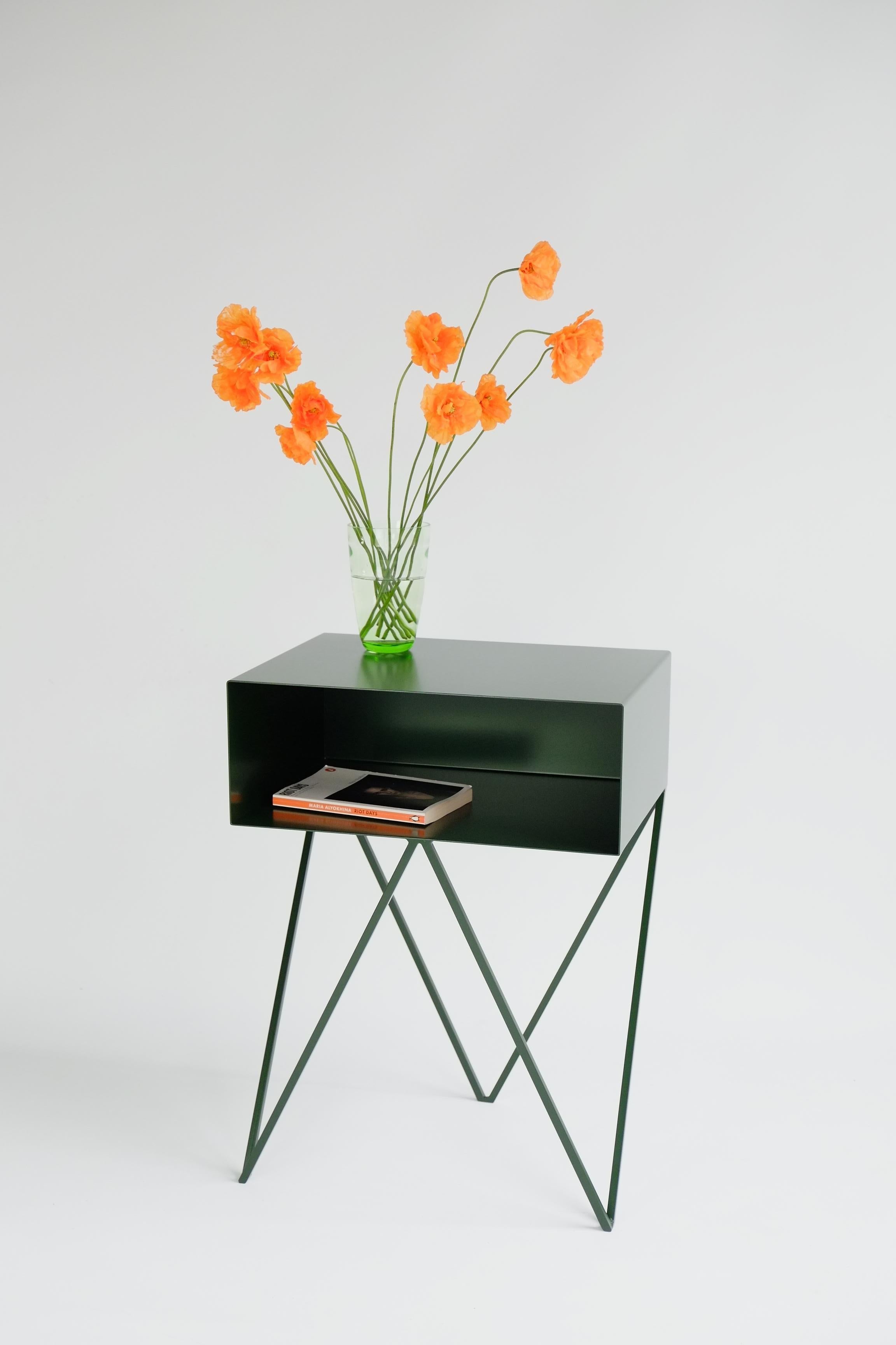 Powder-Coated Pair of Deep Green Powder Coated Steel Robot Bedside Tables For Sale