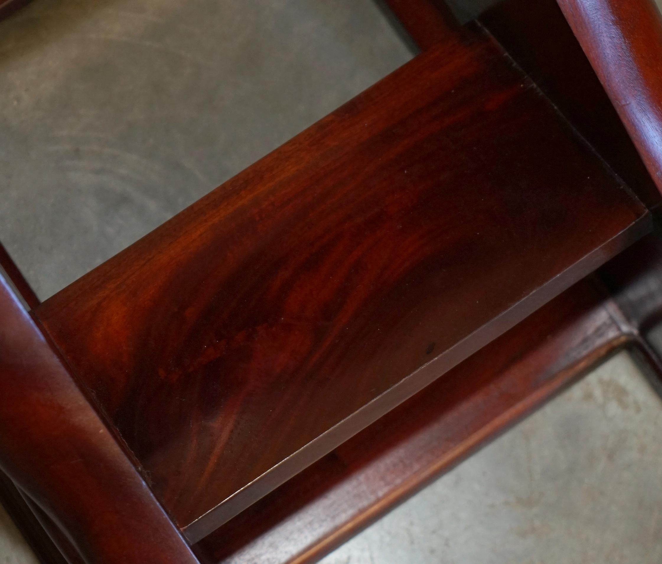 COPPIA DI SCALE DA BIBLIOTECA IN LEGNO DURO CON CANI INCISI ORNATAMENTE AI LATI in vendita 6