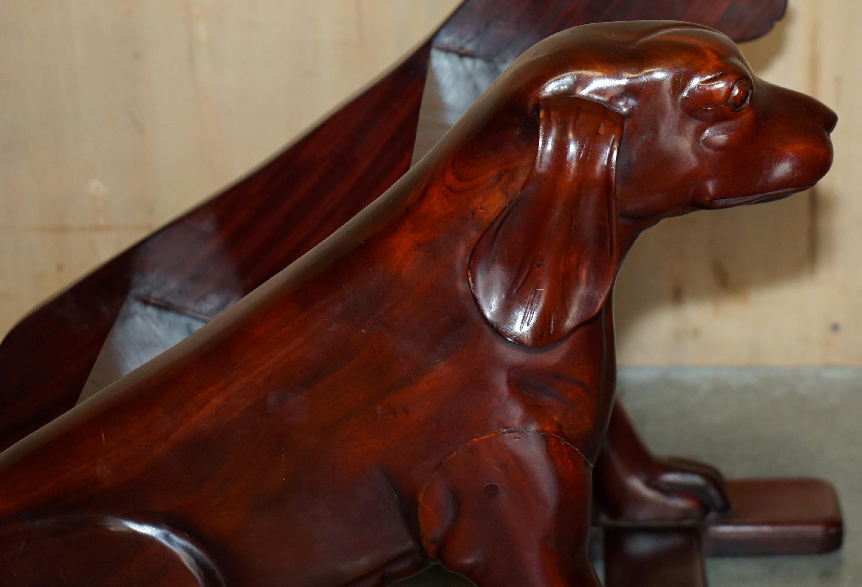 COPPIA DI SCALE DA BIBLIOTECA IN LEGNO DURO CON CANI INCISI ORNATAMENTE AI LATI in vendita 8