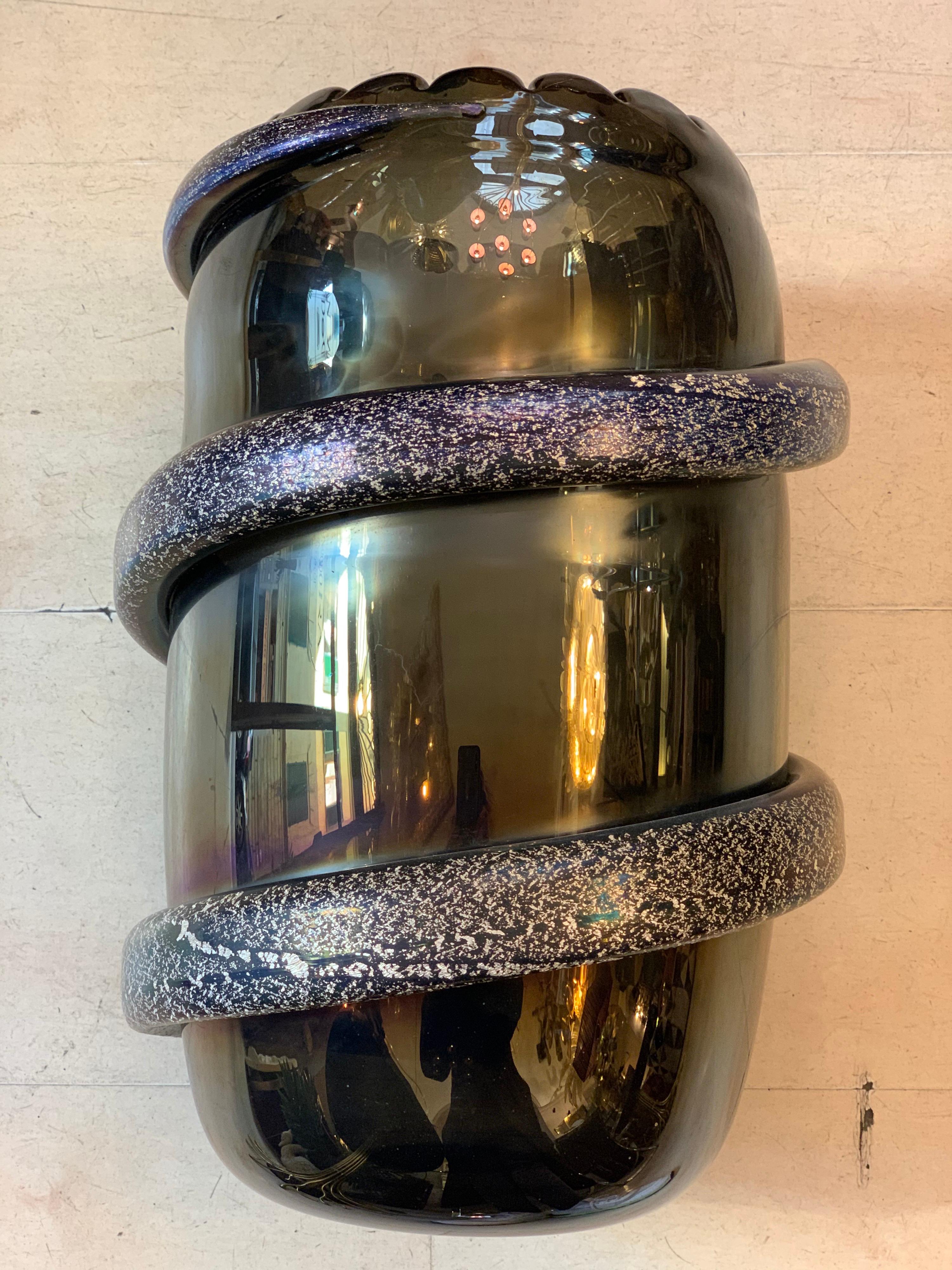 Coppia di vasi profondi in vetro di Murano soffiato a mano e iridescente firmati da Costantini anni '80 in vendita 4