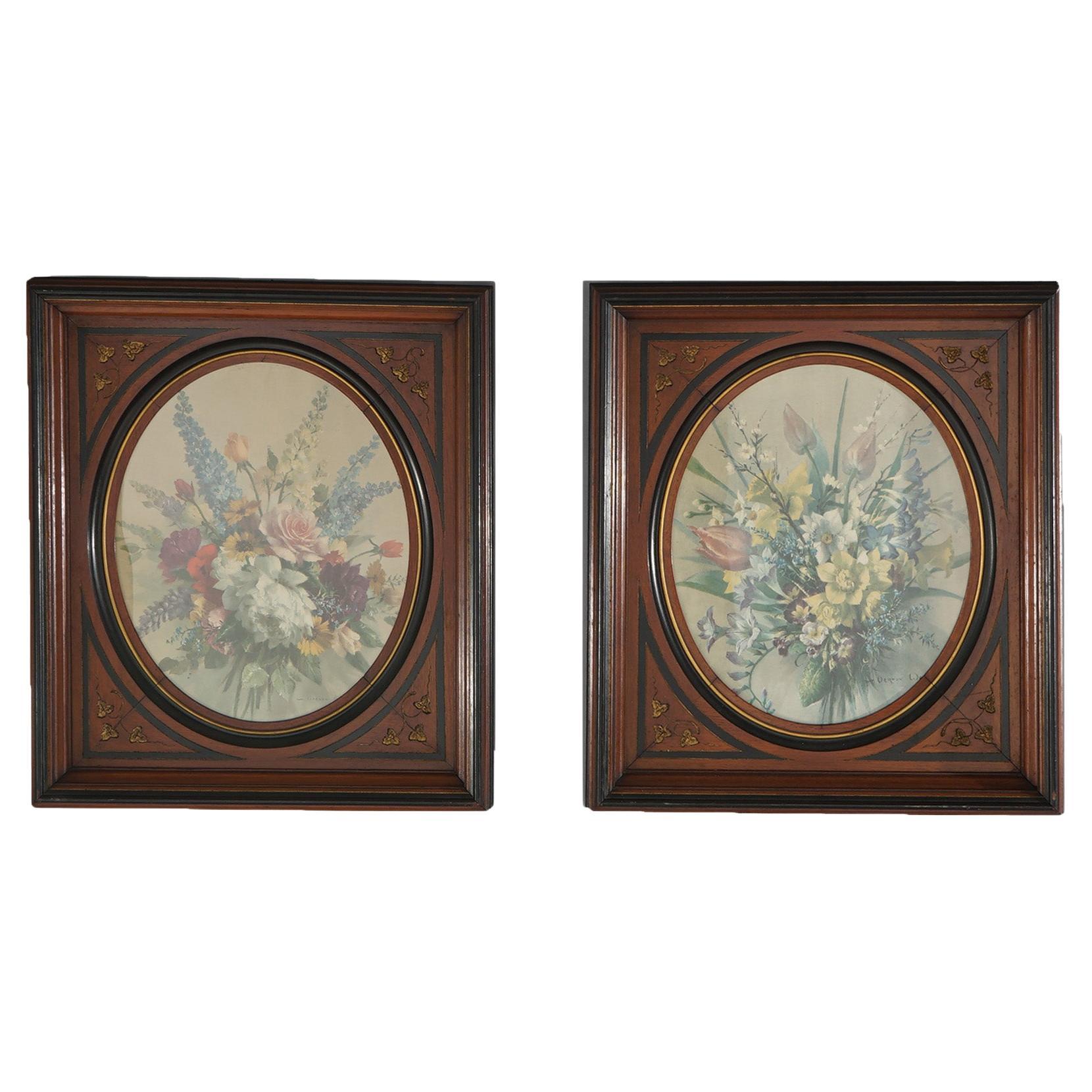 Coppia di cornici in noce scuro ebanizzate, incise e dorate che ospitano stampe floreali C1890 in vendita