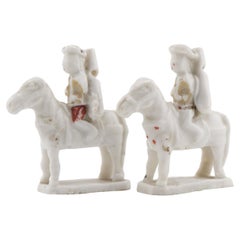 Coppia di fischietti Dehua Blanc de Chine Scultura di figure europee a cavallo