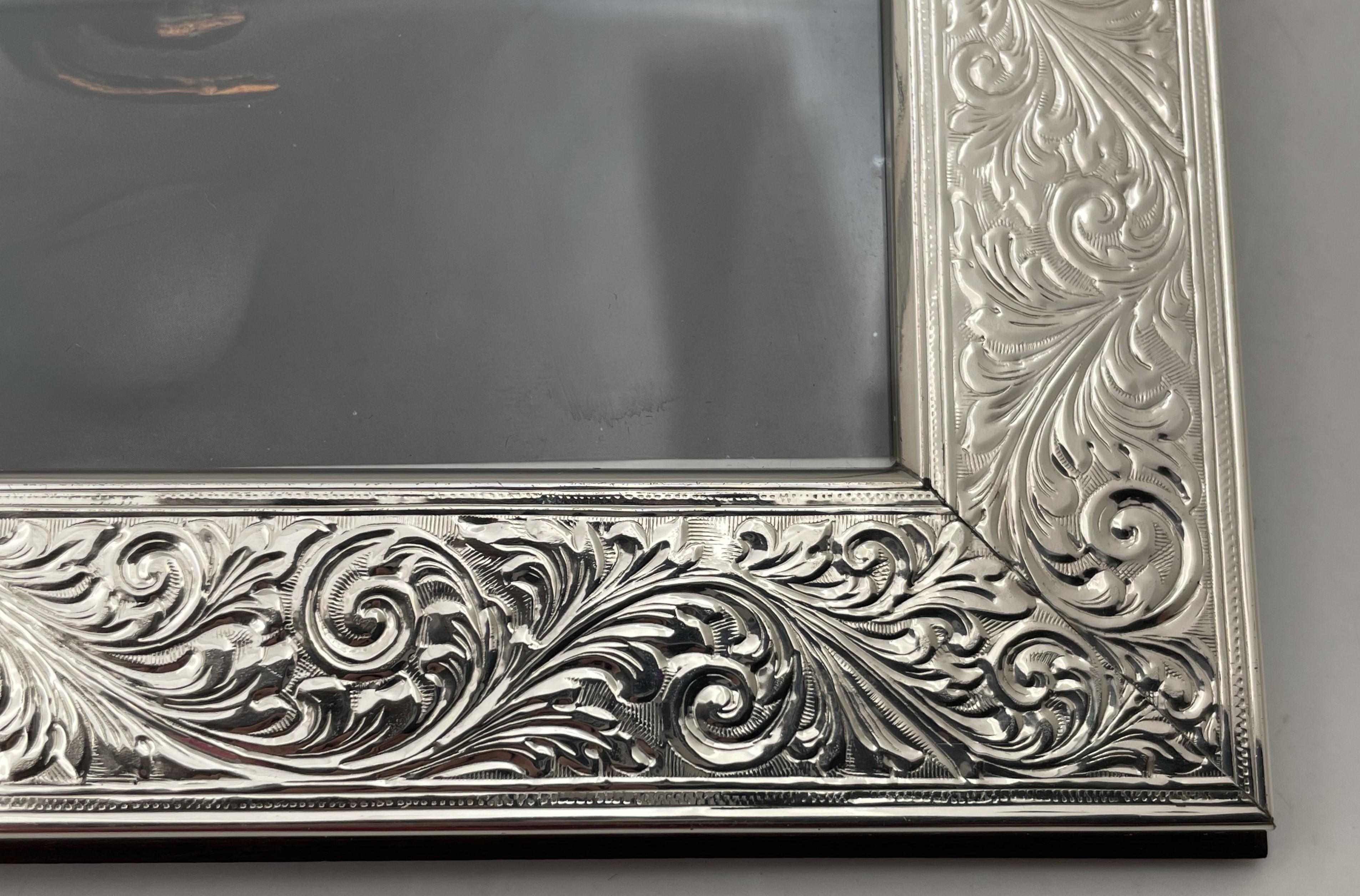 Pair of Del Conte Sterling Silver Picture Frames with Wood Back In Excellent Condition For Sale In New York, NY