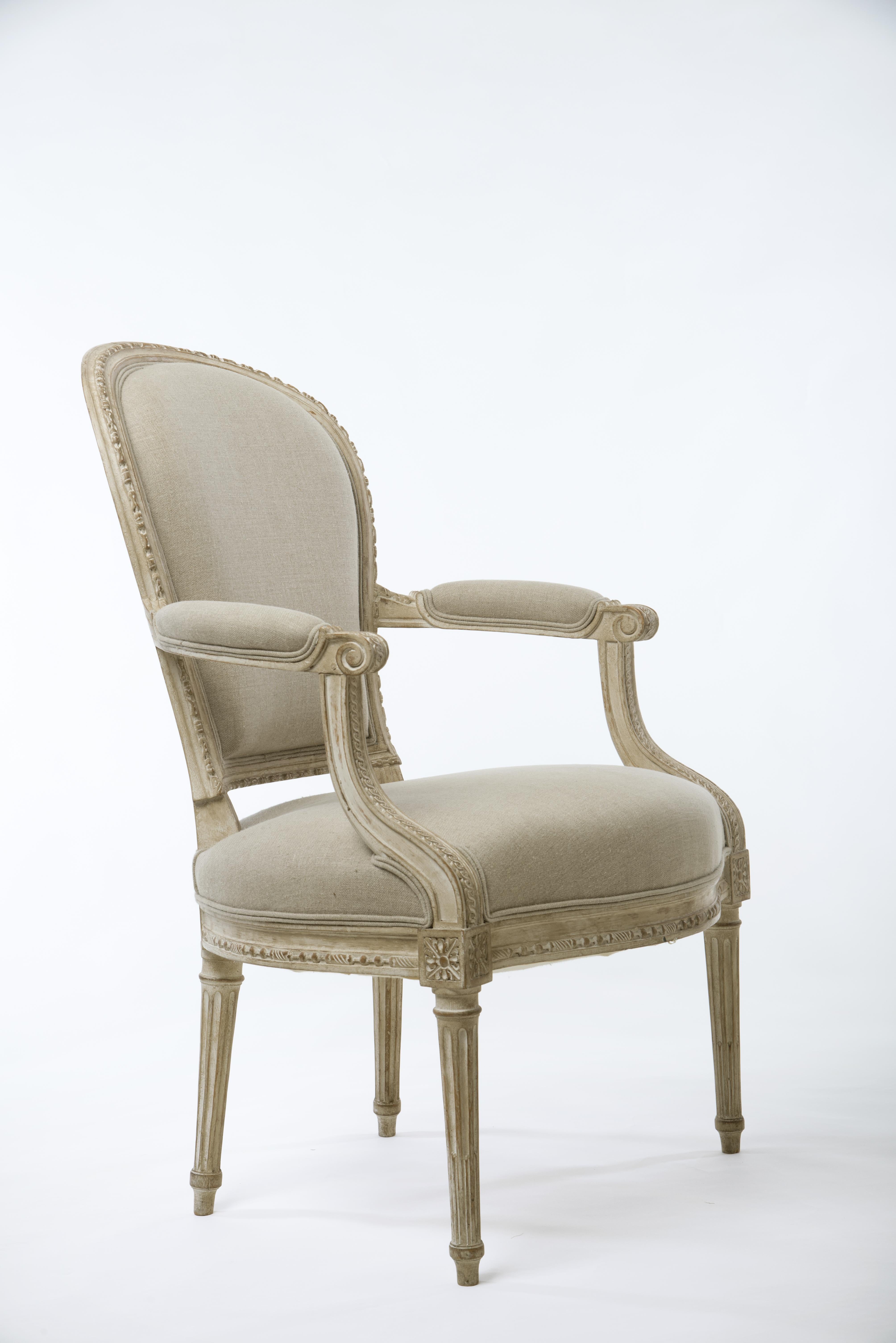 These faithful copies of the delightful En Cabriolet armchairs from the Parisian master Nicolas-Denis Delaisement show very fine decorations and elegant proportions. The carving consists of Fine tracery above the acanthus ornamenting the pronounced