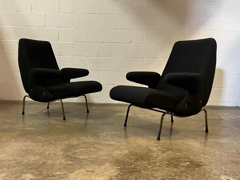 A pair of Delfino lounge chairs designed by Erberto Carboni for Arflex.
