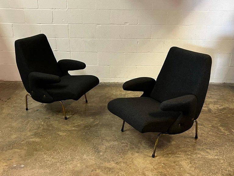 Pair of Delfino Lounge Chairs by Erberto Carboni for Arflex In Good Condition For Sale In Dallas, TX