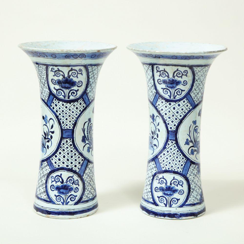 Pair of Delft Beaker Vases by the De Paauw Factory For Sale 1