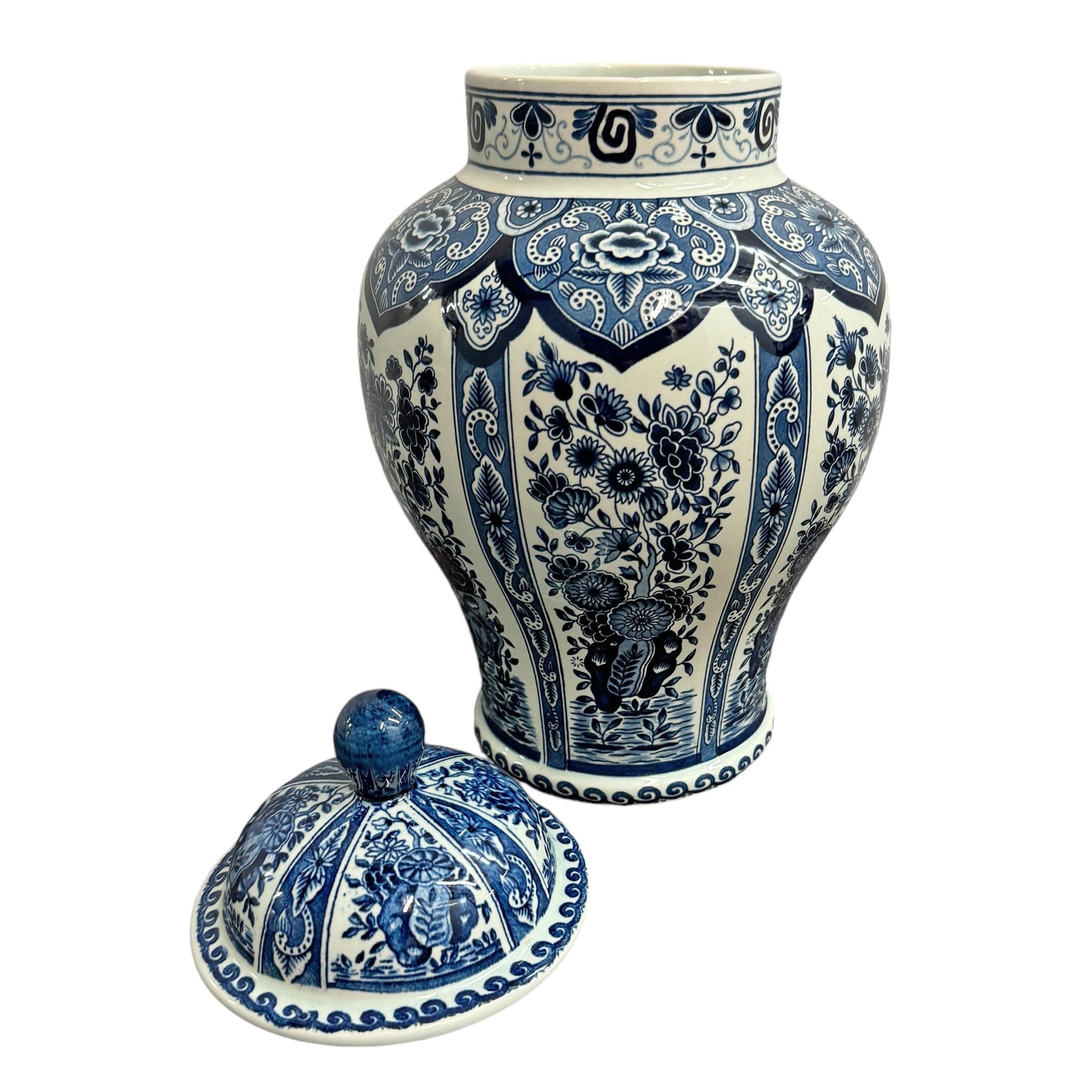 Mid-20th Century Pair of Delft Blue and White Ginger Jars