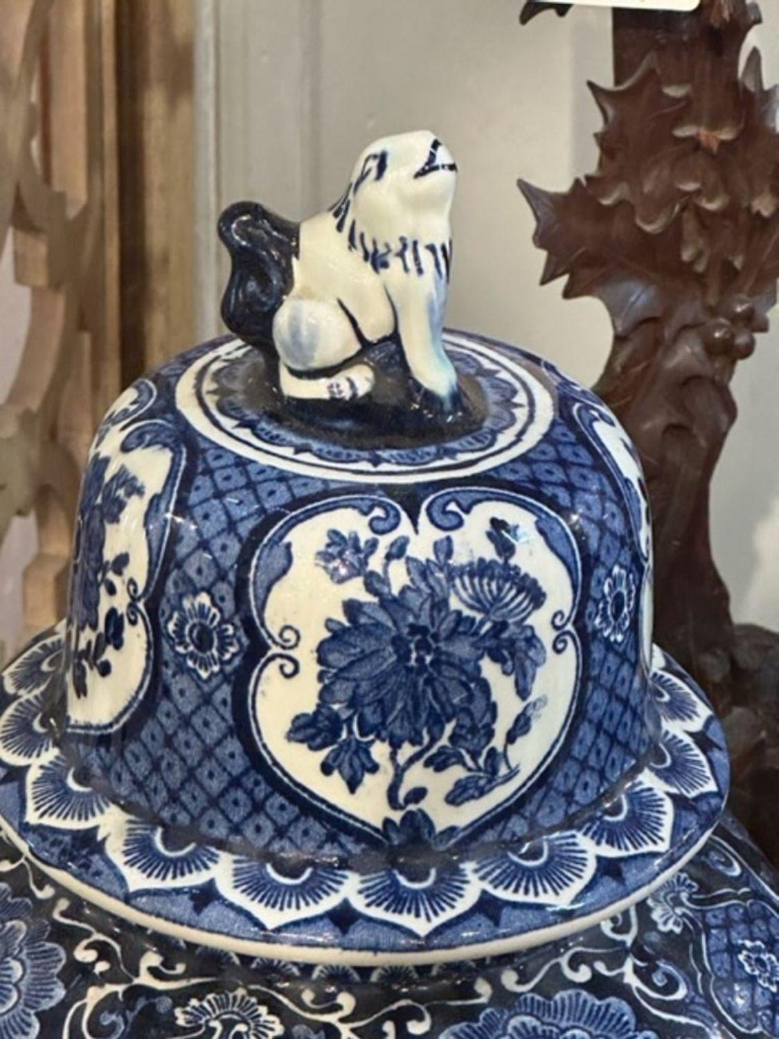 20th Century Pair of Delft Blue and White Porcelain Jars For Sale