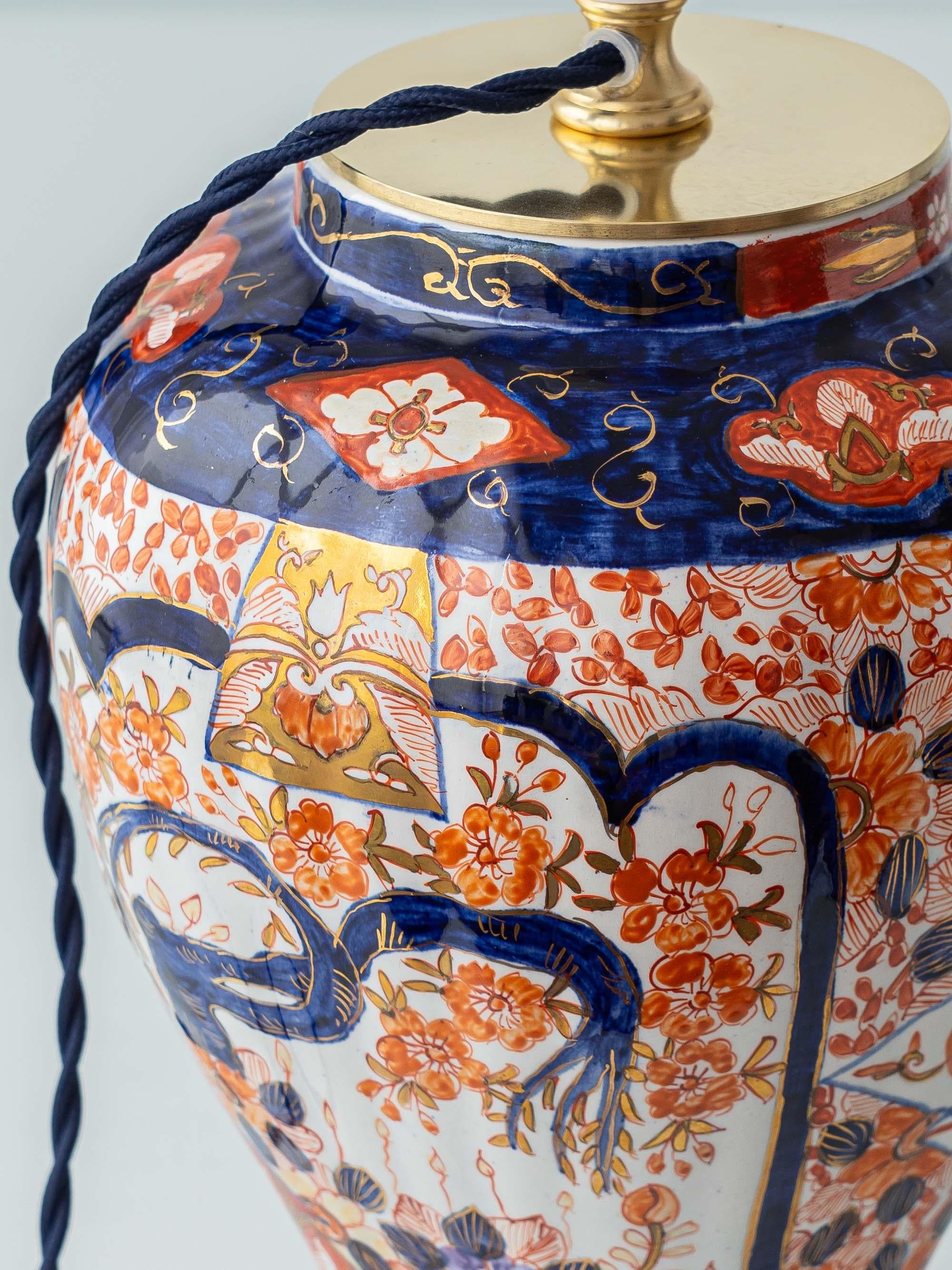 Paire de lampes de table Delft Imari de Jaap Heinen avec abat-jour en impression de blocs japonais en vente 2