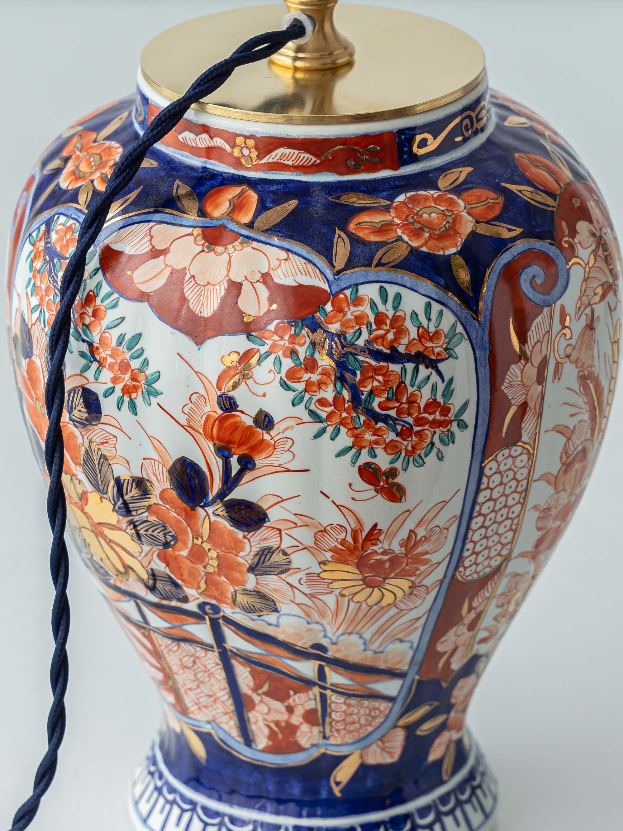 Paire de lampes de table Delft Imari de Jaap Heinen avec abat-jour en impression de blocs japonais en vente 3