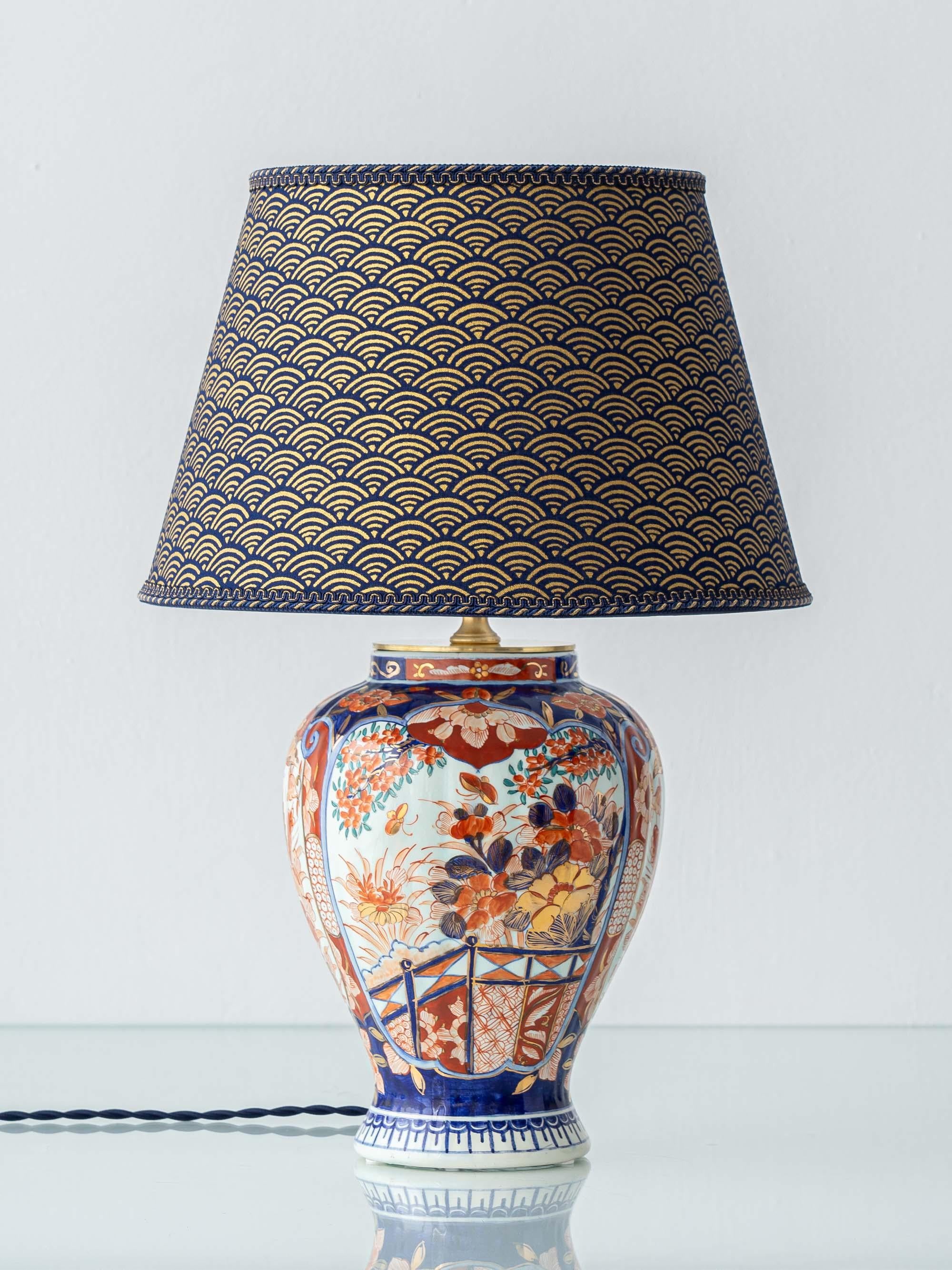 Japonisme Paire de lampes de table Delft Imari de Jaap Heinen avec abat-jour en impression de blocs japonais en vente