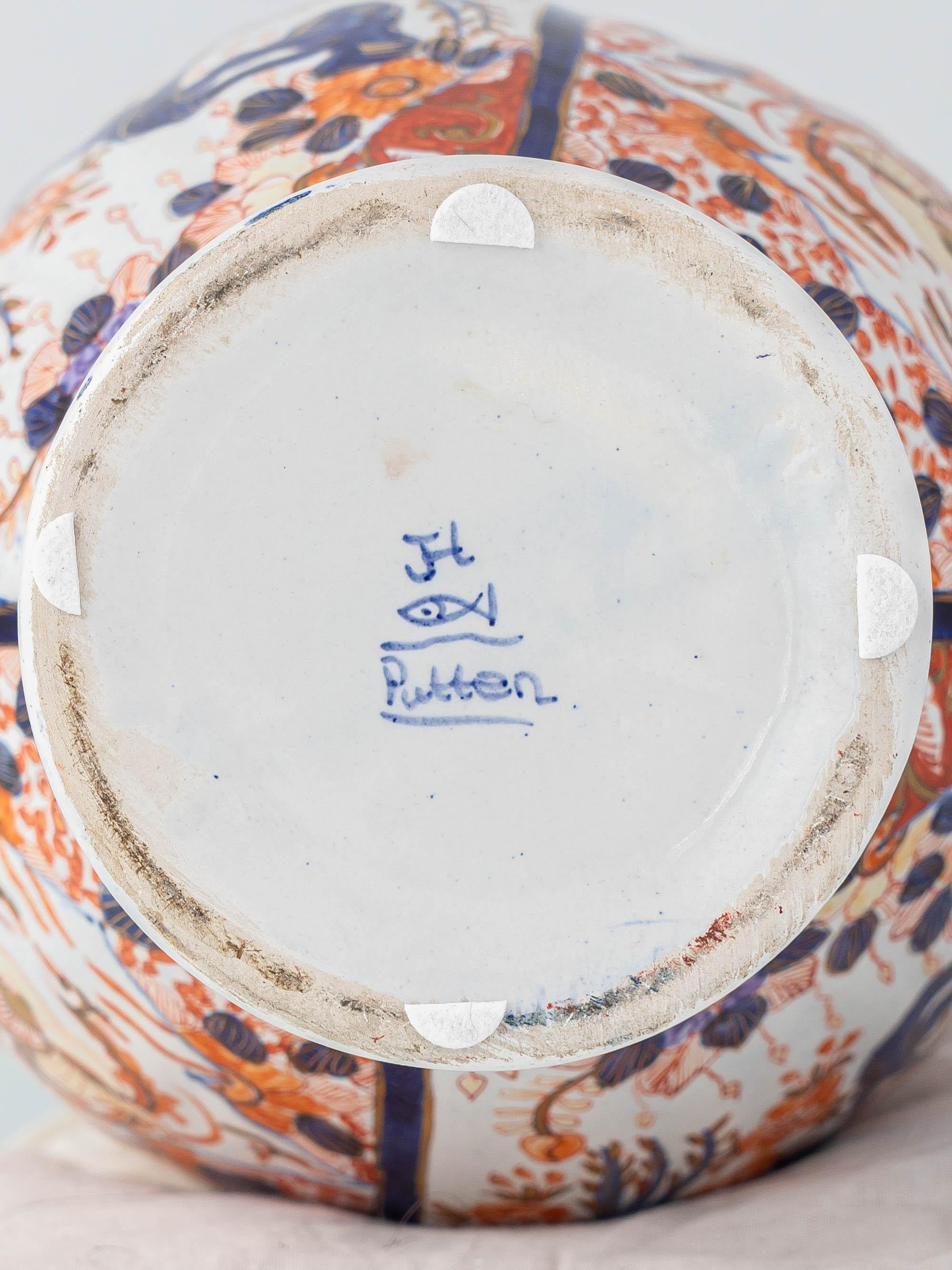 Paire de lampes de table Delft Imari de Jaap Heinen avec abat-jour en impression de blocs japonais Bon état - En vente à AMSTERDAM, NL