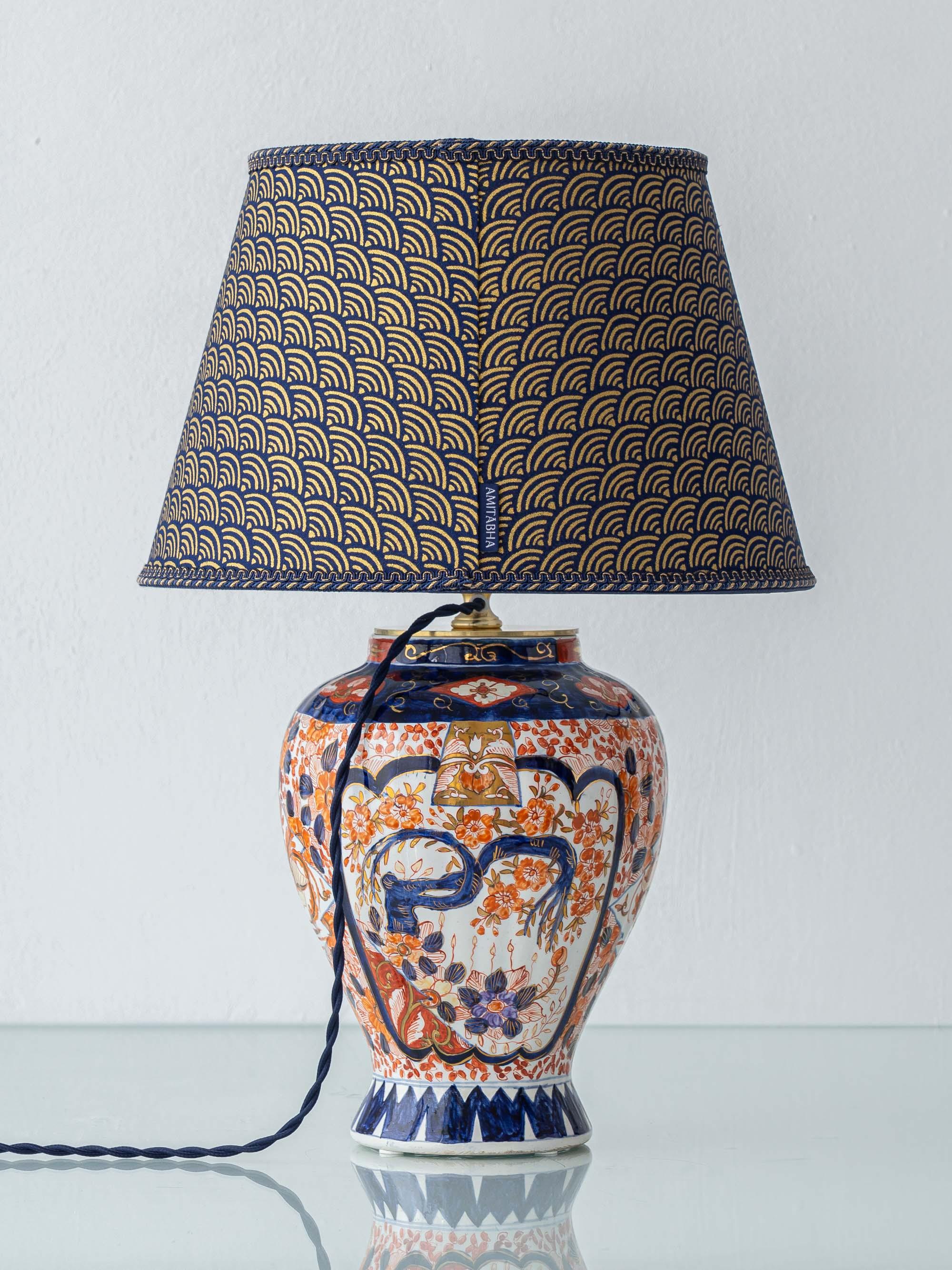 Fin du 20e siècle Paire de lampes de table Delft Imari de Jaap Heinen avec abat-jour en impression de blocs japonais en vente