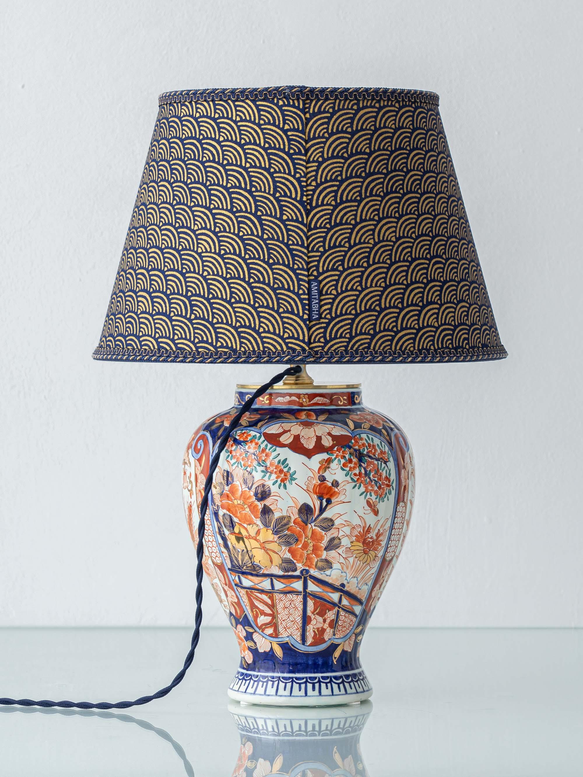 Paire de lampes de table Delft Imari de Jaap Heinen avec abat-jour en impression de blocs japonais en vente 1