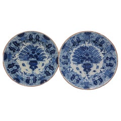 Pair of Delft 'Peacock' chargers by 'De Metale Pot', Pieter Paree - 18th century