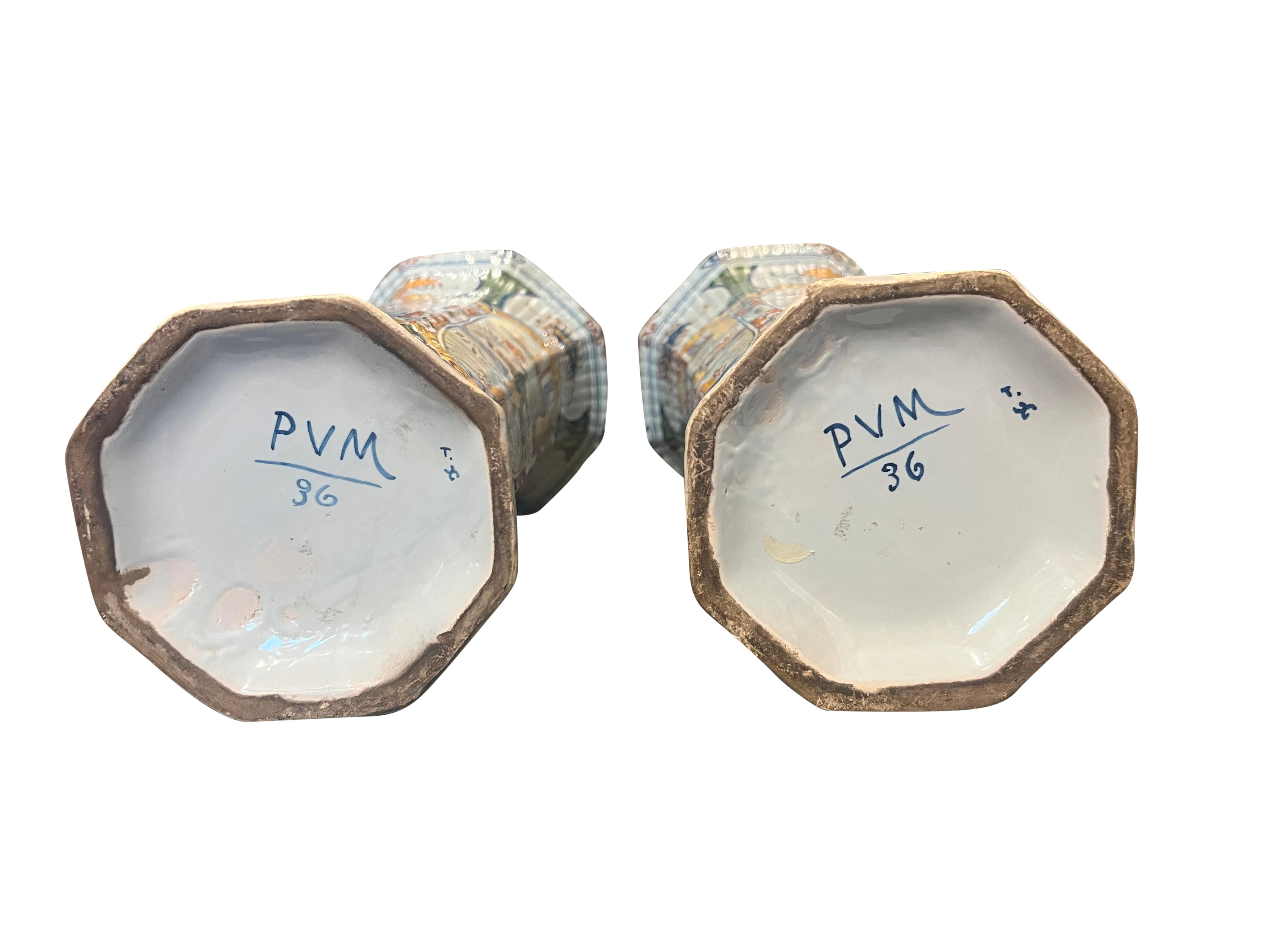 Paire de vases polychromes de Delft en vente 5